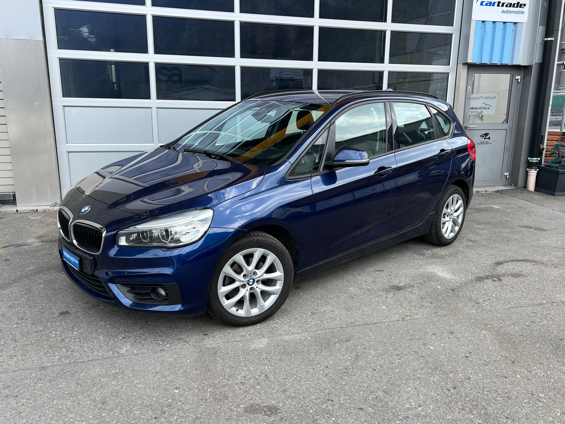 BMW 218d Active Tourer Sport Automatik ** Klima * Navigation * Tempomat * 8 fachbereift * frisch ab MFK * 1 Jahr Garantie möglich **-image-7