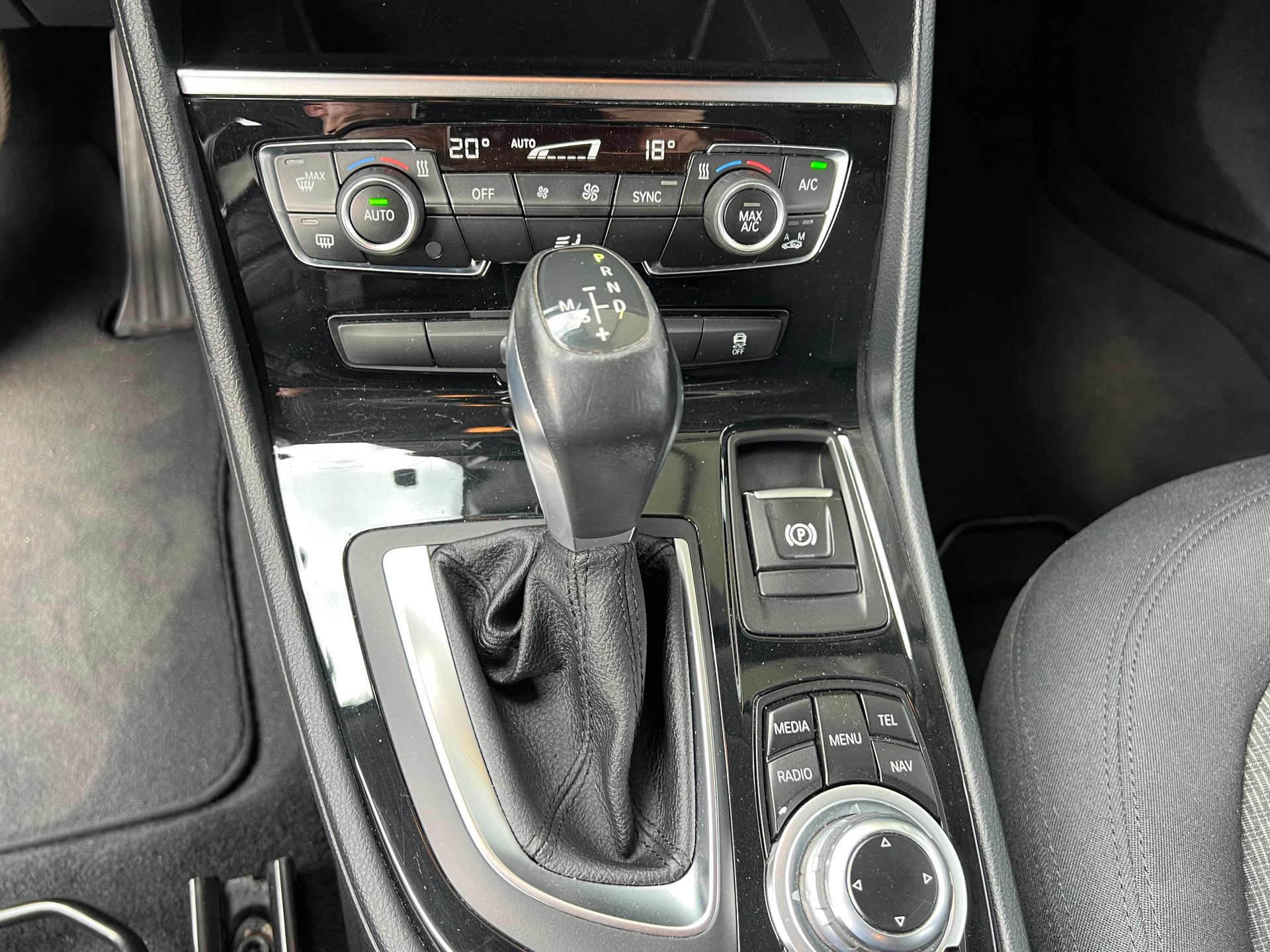 BMW 218d Active Tourer Sport Automatik ** Klima * Navigation * Tempomat * 8 fachbereift * frisch ab MFK * 1 Jahr Garantie möglich **-image-18