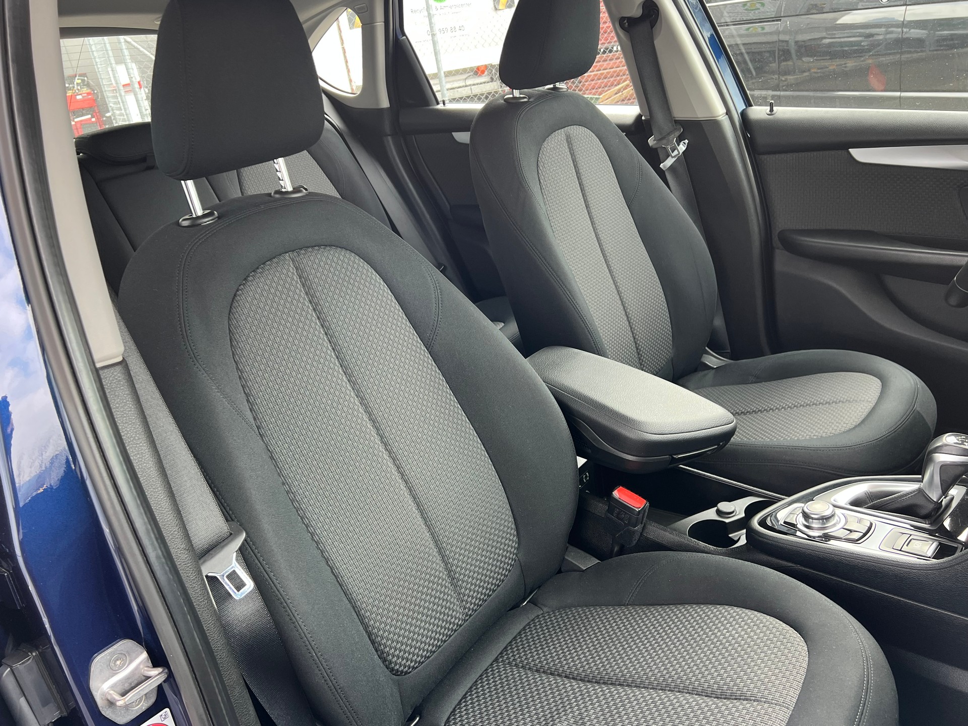 BMW 218d Active Tourer Sport Automatik ** Klima * Navigation * Tempomat * 8 fachbereift * frisch ab MFK * 1 Jahr Garantie möglich **-image-13
