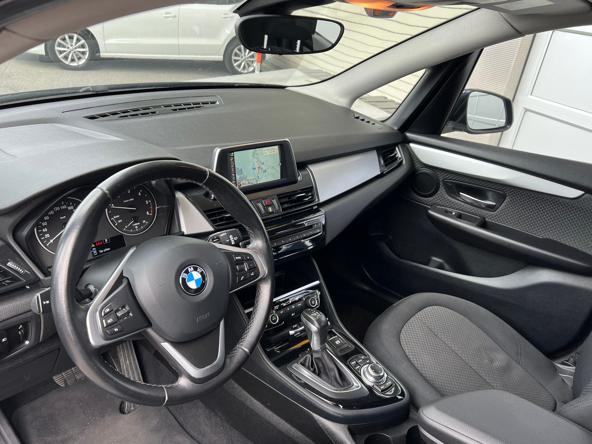 BMW 218d Active Tourer Sport Automatik ** Klima * Navigation * Tempomat * 8 fachbereift * frisch ab MFK * 1 Jahr Garantie möglich **-image-15