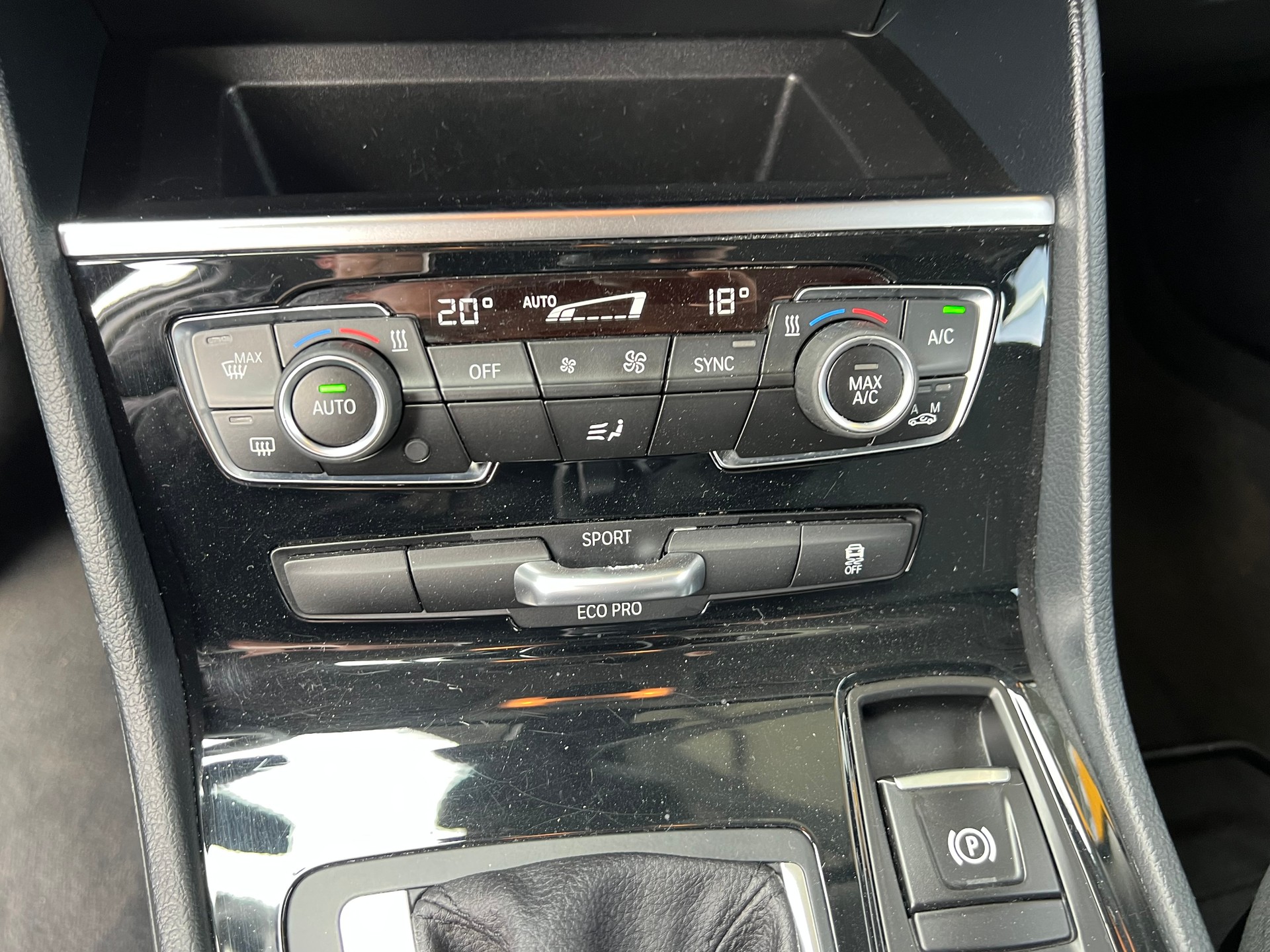 BMW 218d Active Tourer Sport Automatik ** Klima * Navigation * Tempomat * 8 fachbereift * frisch ab MFK * 1 Jahr Garantie möglich **-image-22