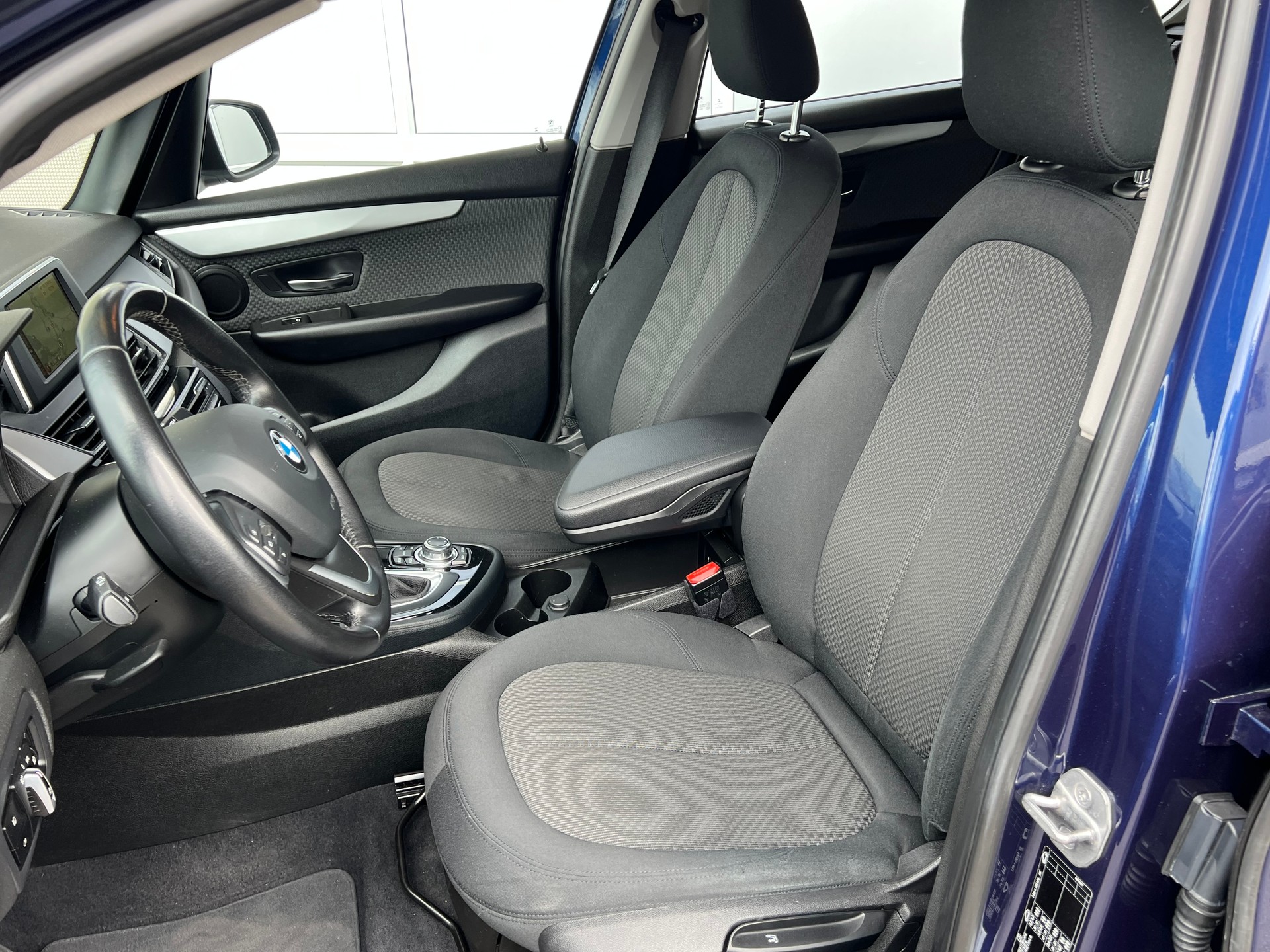 BMW 218d Active Tourer Sport Automatik ** Klima * Navigation * Tempomat * 8 fachbereift * frisch ab MFK * 1 Jahr Garantie möglich **-image-14