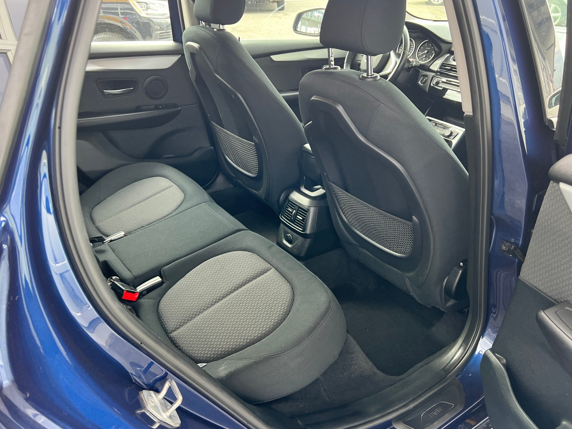 BMW 218d Active Tourer Sport Automatik ** Klima * Navigation * Tempomat * 8 fachbereift * frisch ab MFK * 1 Jahr Garantie möglich **-image-10