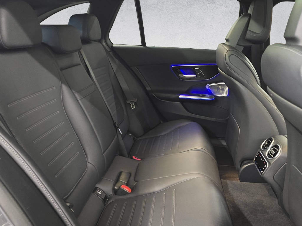 MERCEDES-BENZ C 300 AMG Line 4Matic T-Modell-image-13