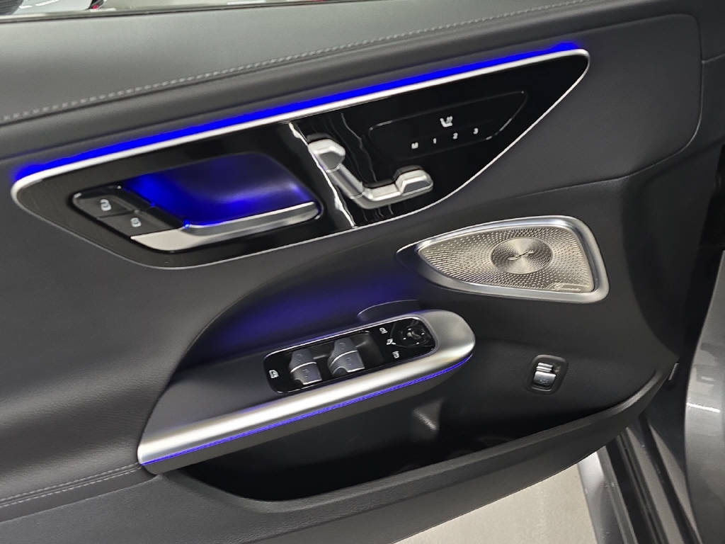 MERCEDES-BENZ C 300 AMG Line 4Matic T-Modell-image-9