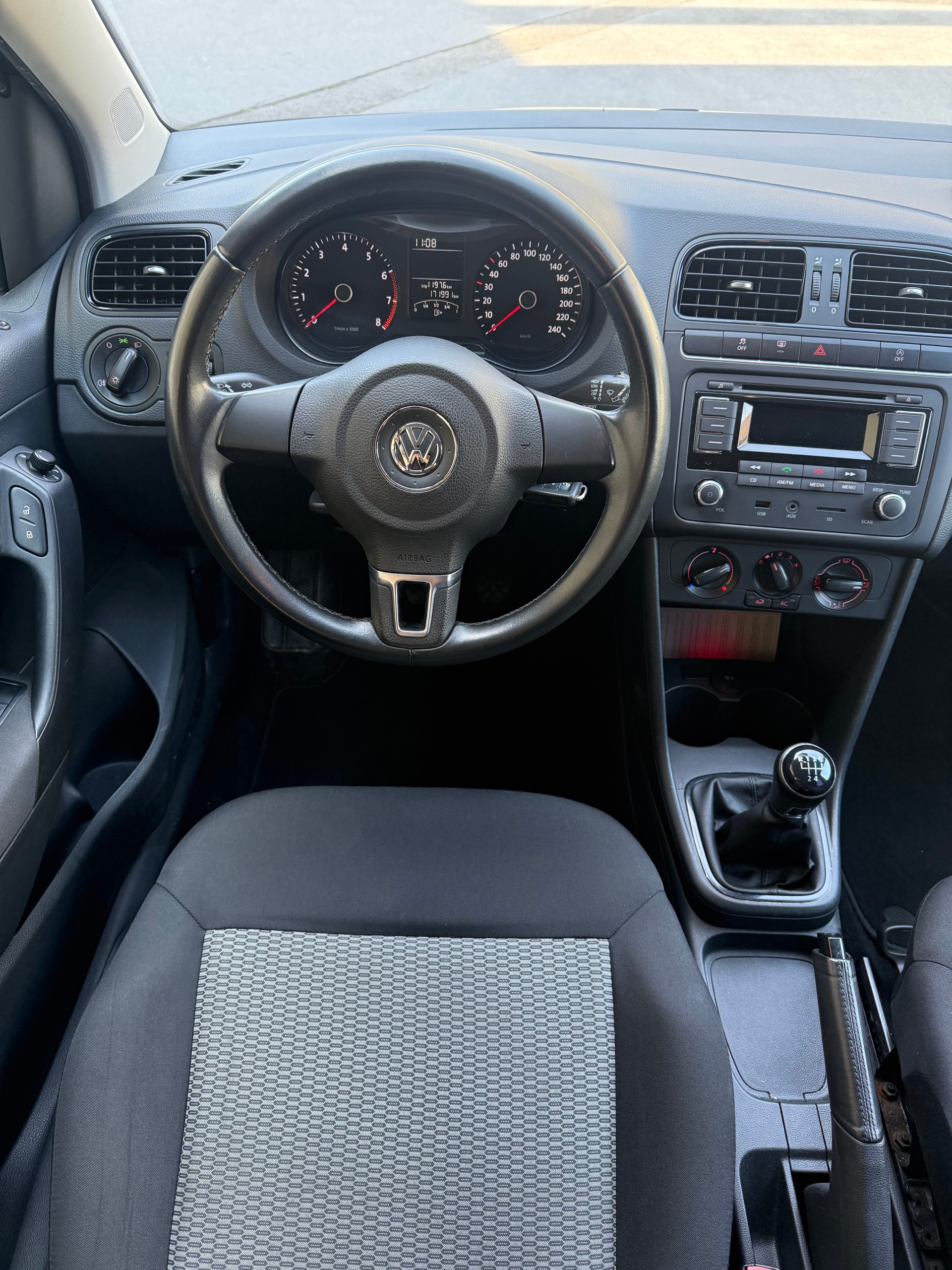 VW POLO-image-10