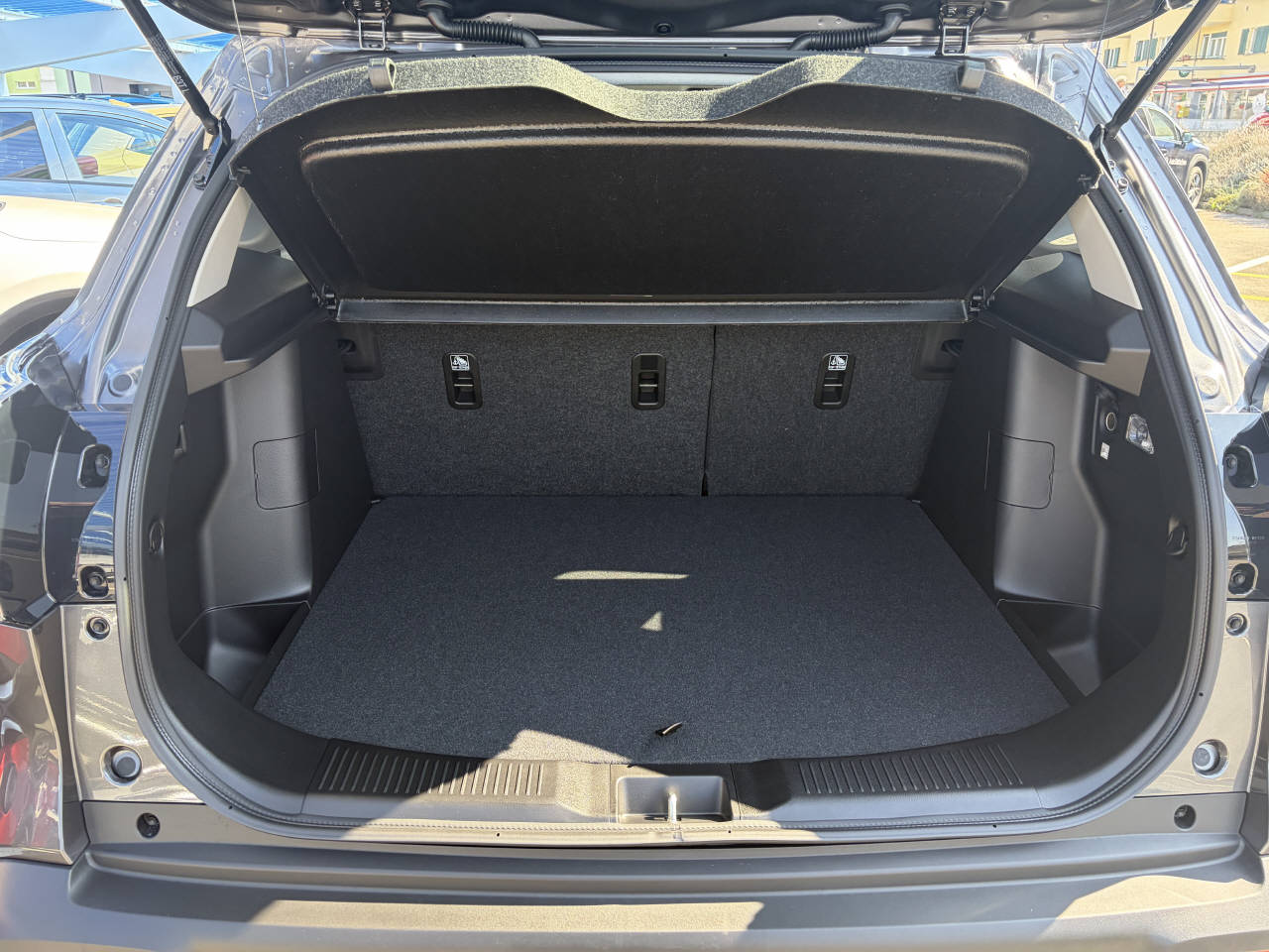 SUZUKI S-Cross 1.4 T Sakura Top Hybrid 4x4-image-8