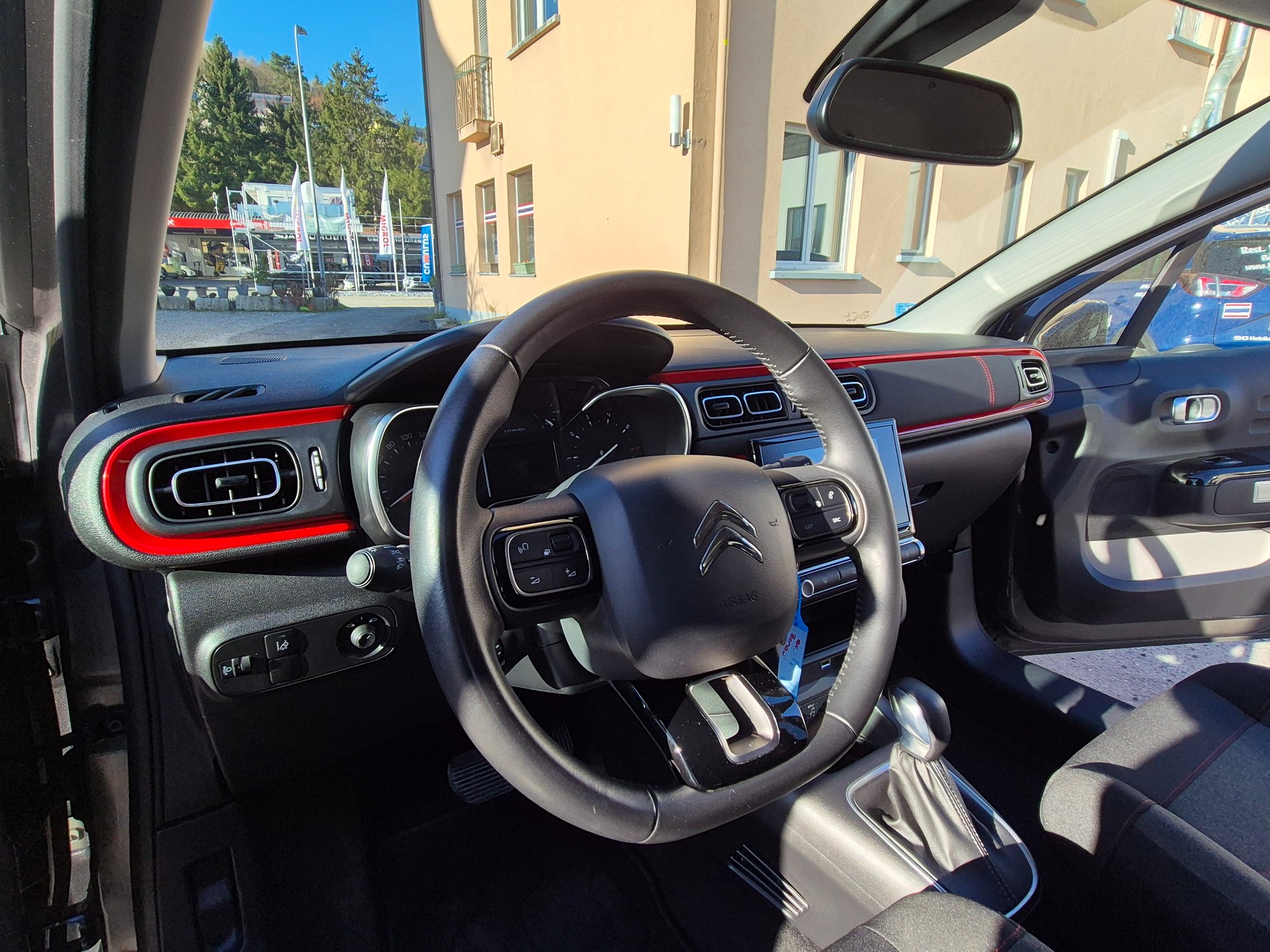 CITROEN C3 1.2i PureTech Shine EAT6-image-8