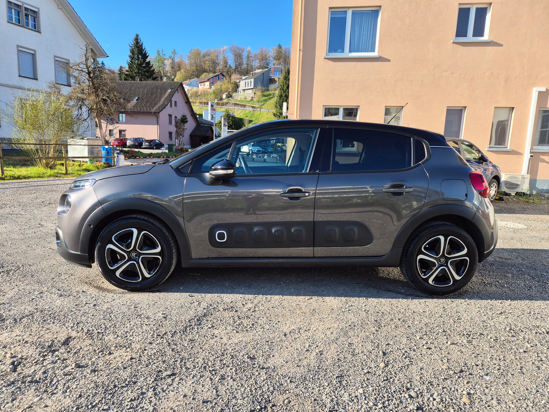 CITROEN C3 1.2i PureTech Shine EAT6-image-1