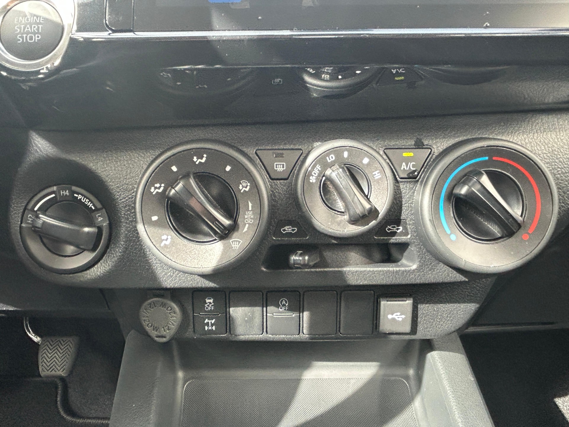 TOYOTA Hilux Double Cab.-Pick-up 2.8 D-4D 204 Comfort-image-11