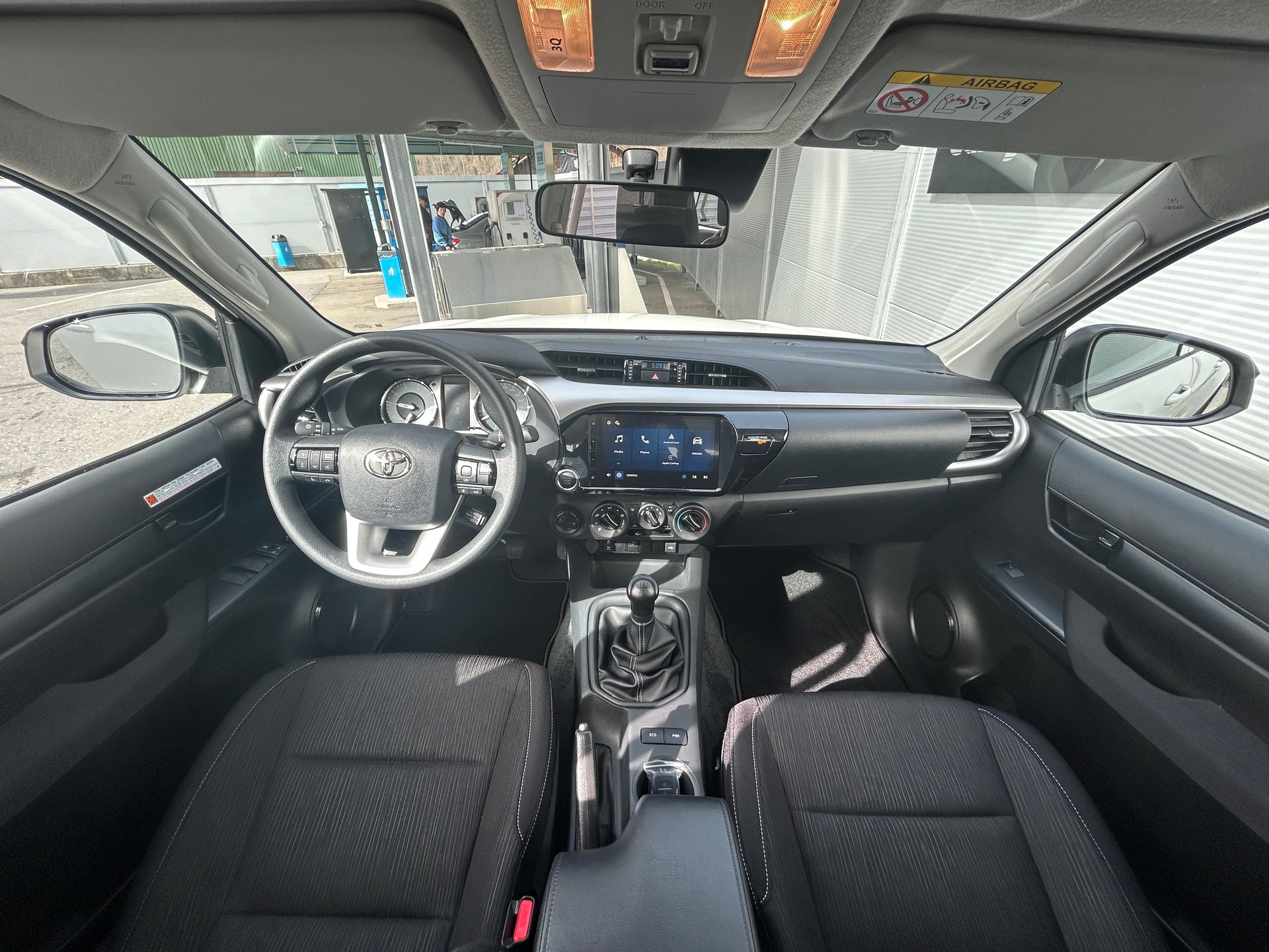 TOYOTA Hilux Double Cab.-Pick-up 2.8 D-4D 204 Comfort-image-5