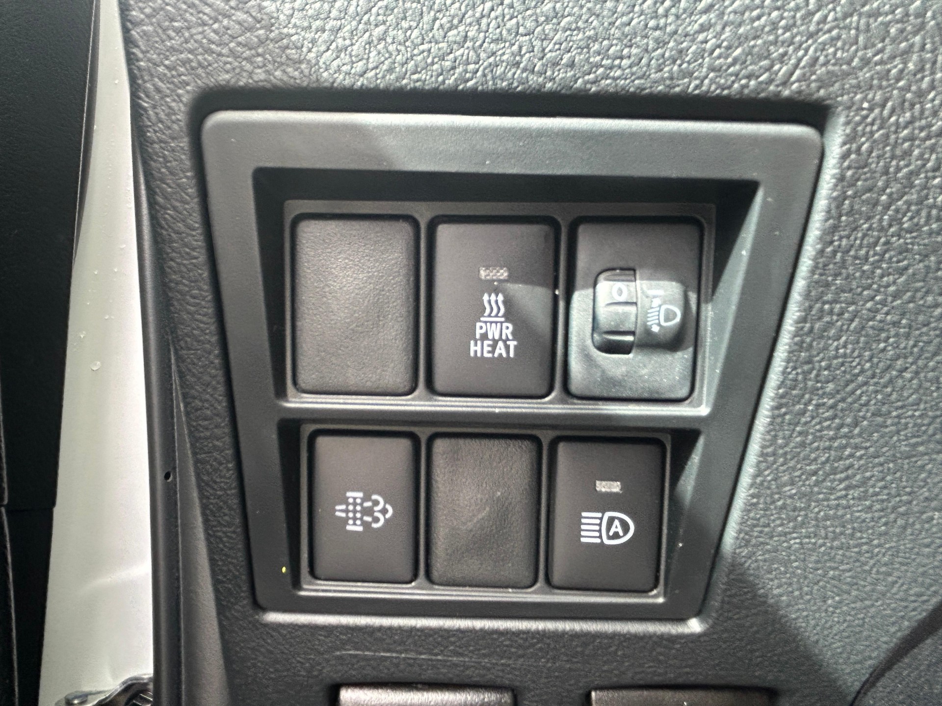 TOYOTA Hilux Double Cab.-Pick-up 2.8 D-4D 204 Comfort-image-13