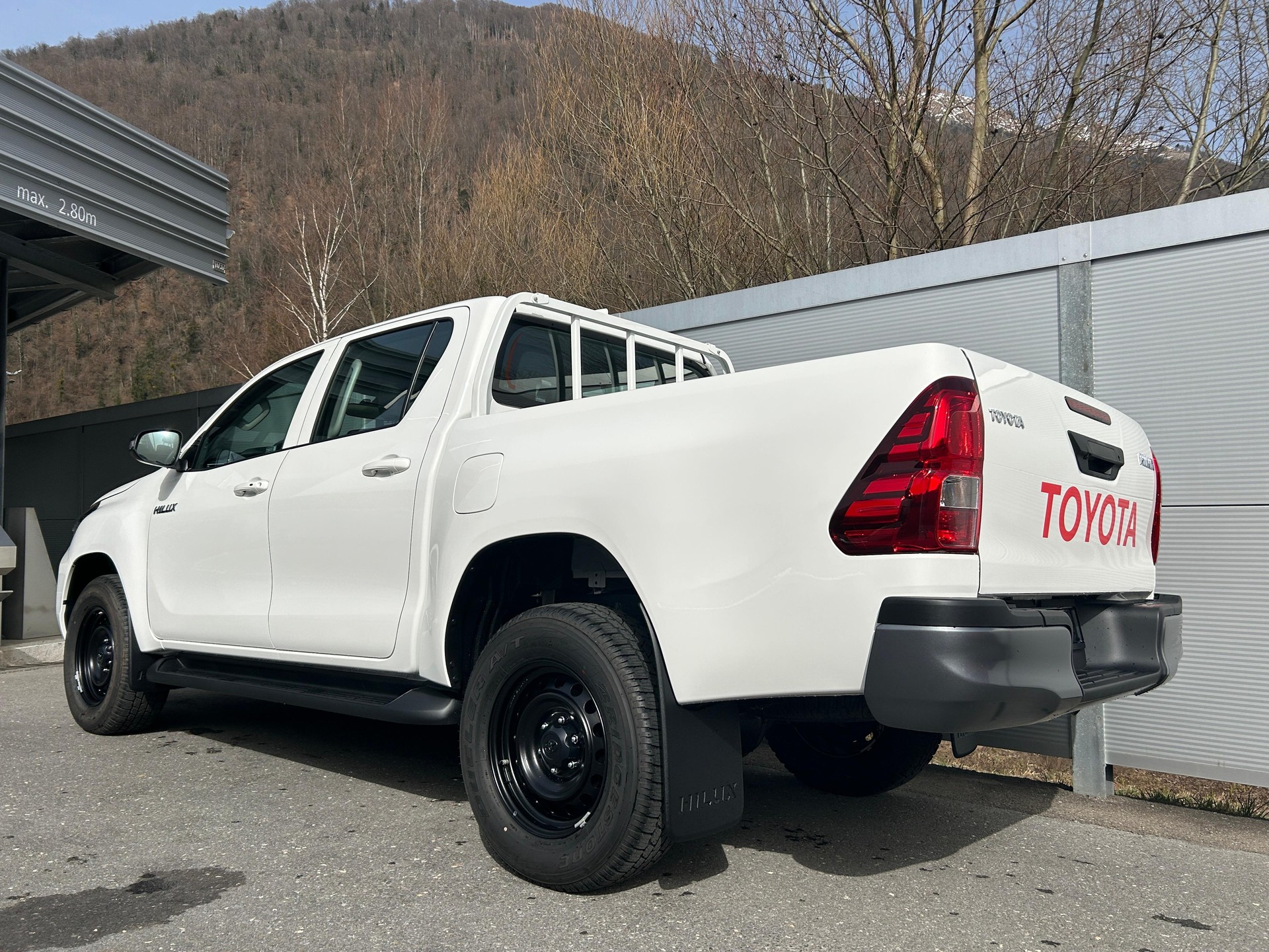 TOYOTA Hilux Double Cab.-Pick-up 2.8 D-4D 204 Comfort-image-3