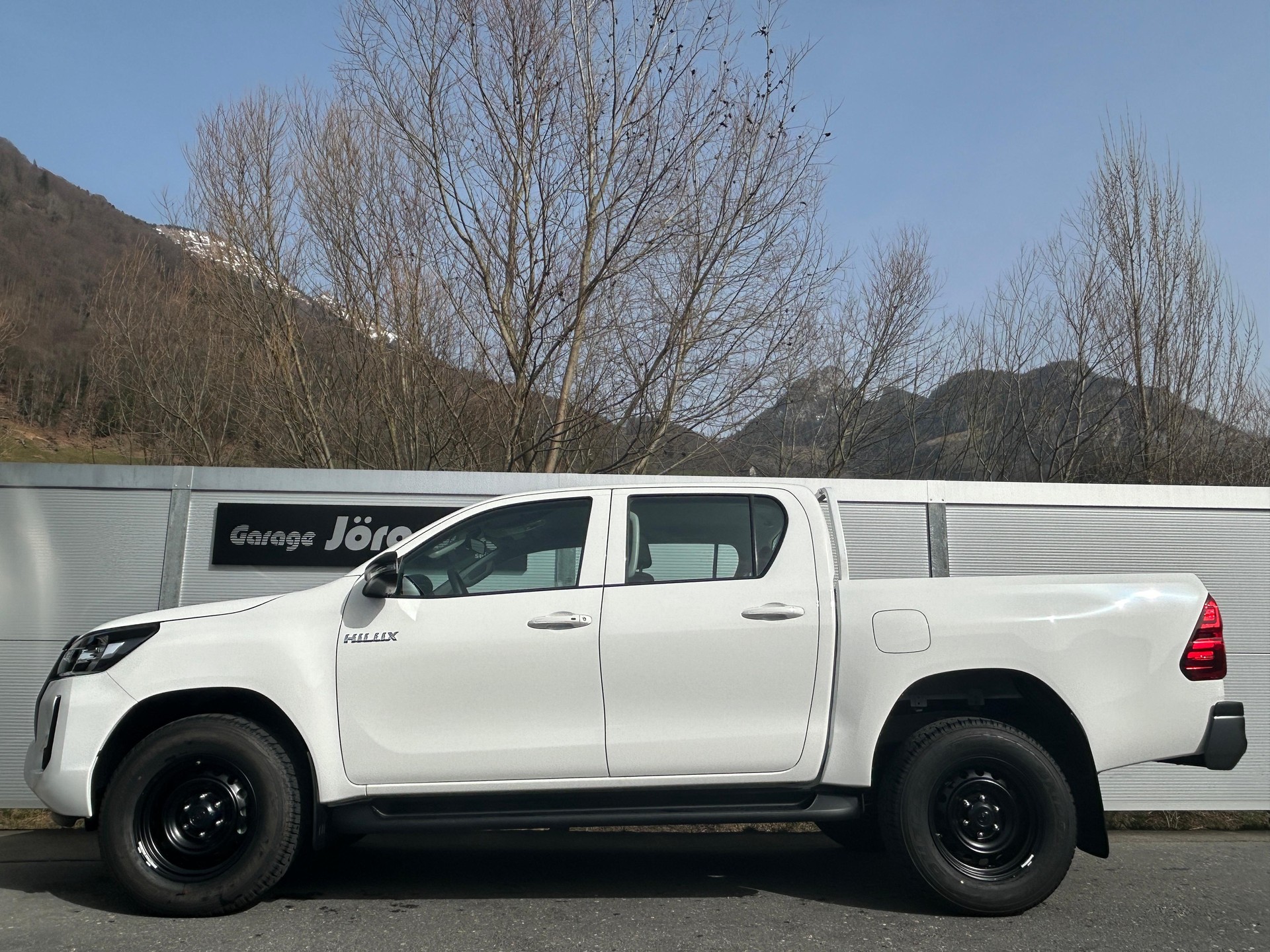 TOYOTA Hilux Double Cab.-Pick-up 2.8 D-4D 204 Comfort-image-2