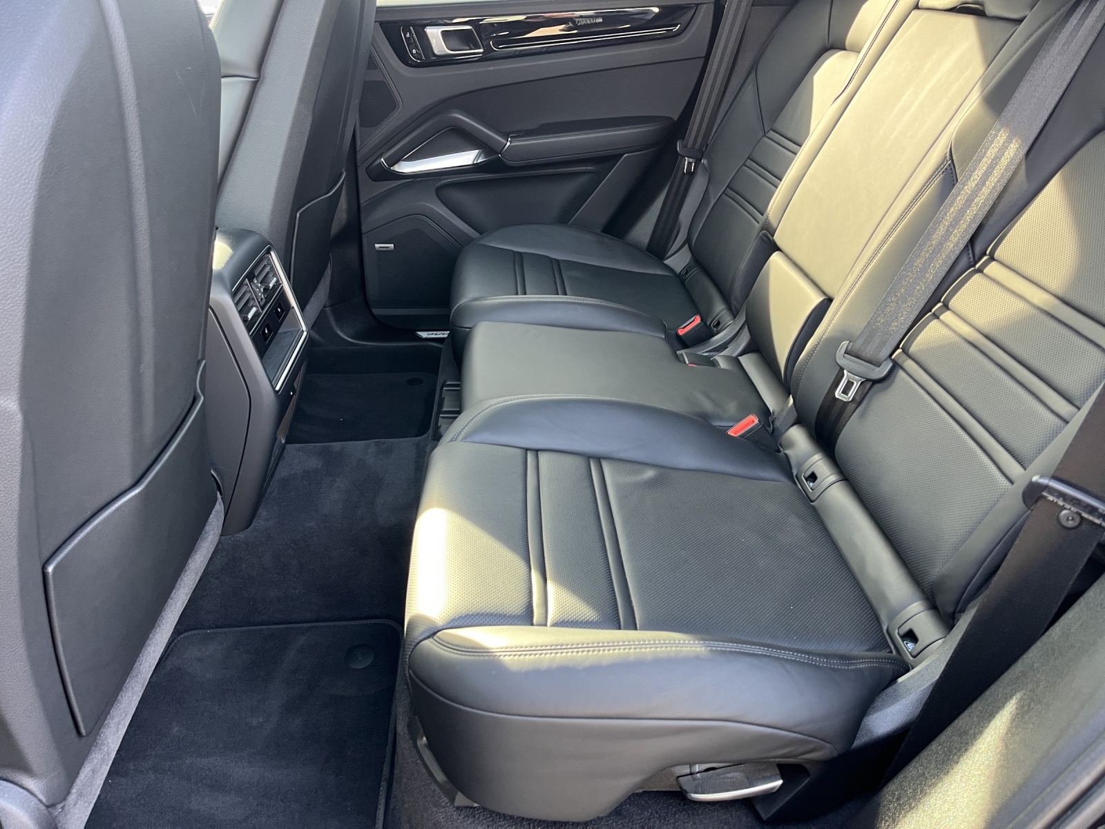 PORSCHE Cayenne Turbo S E-Hybrid-image-22
