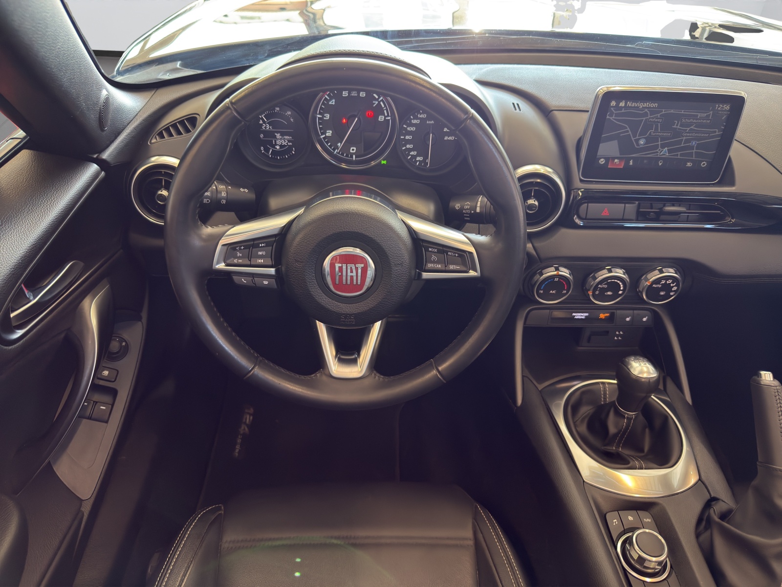 FIAT 124 Spider 1.4 TB Swiss Launch Edition-image-11