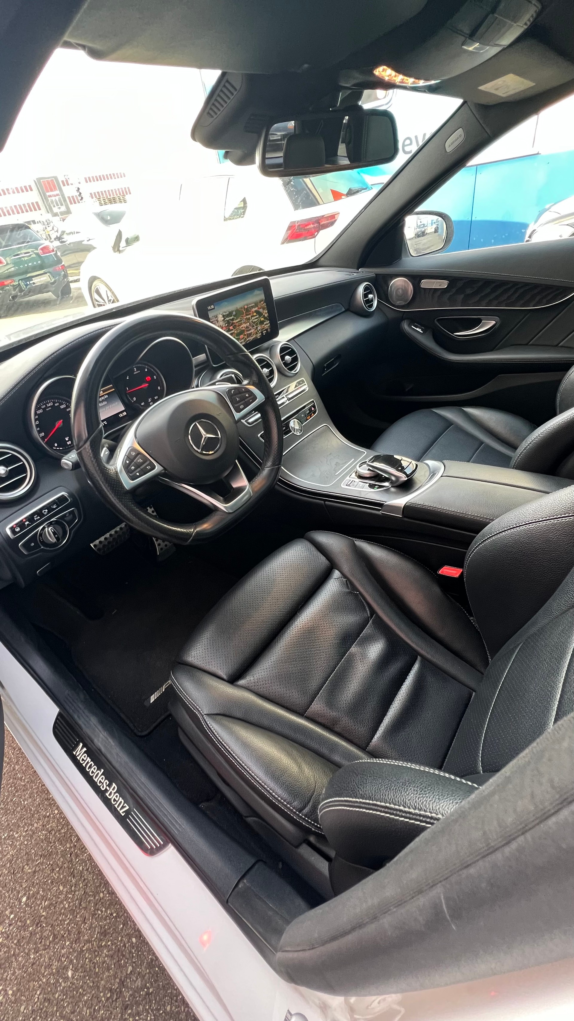 MERCEDES-BENZ C 250 BlueTEC AMG Line 4Matic 7G-Tronic-image-11