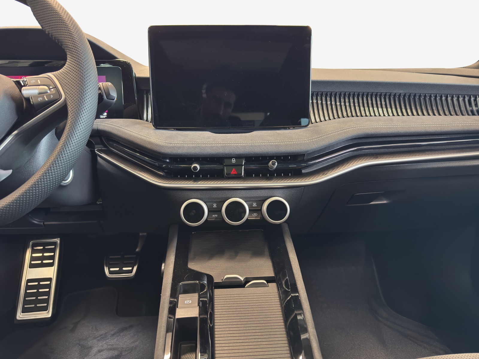 SKODA Superb Combi 2.0 TSI Sportline 4x4 DSG-image-10