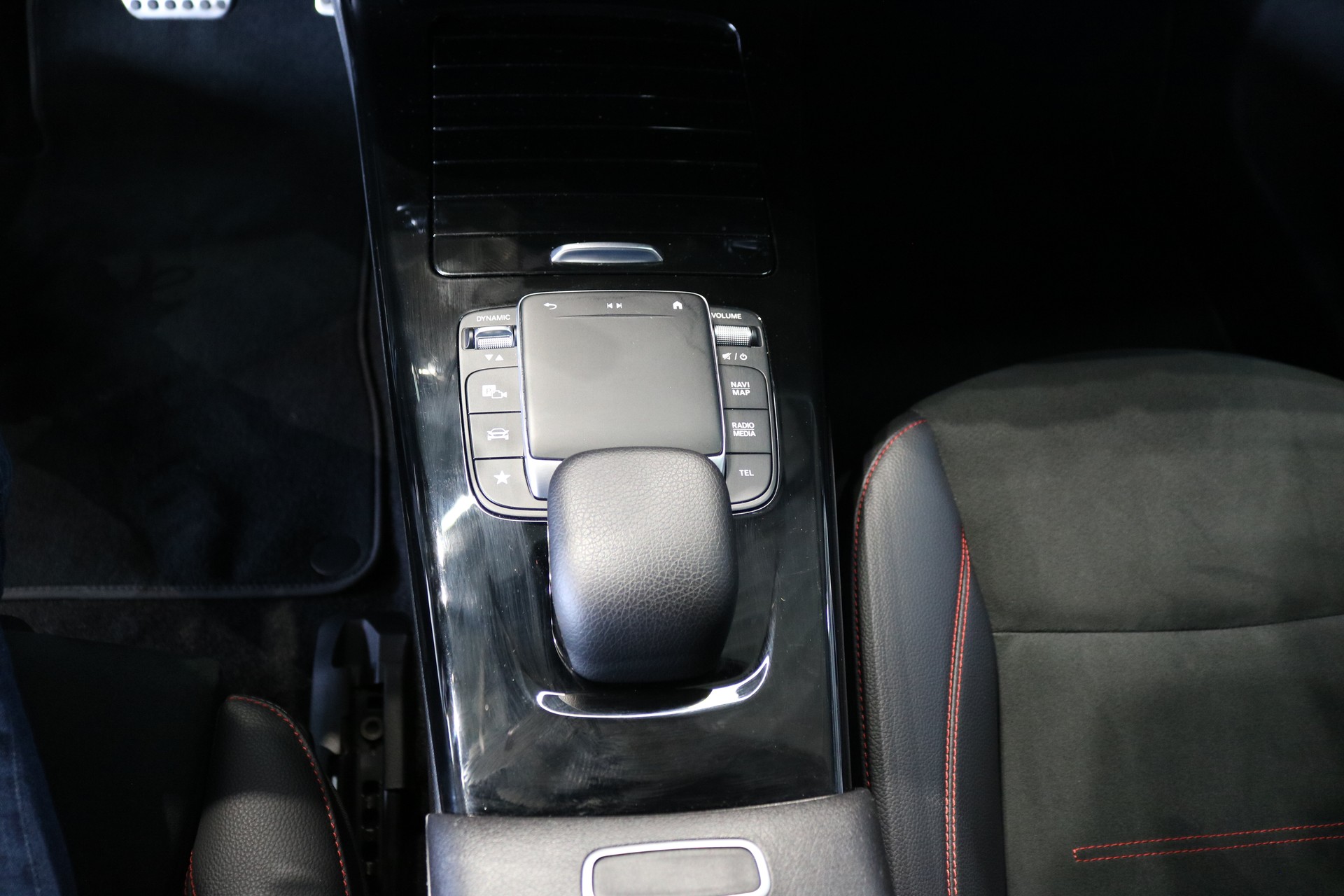 MERCEDES-BENZ CLA Shooting Brake 250 4Matic 7G-DCT AMG Line-image-28