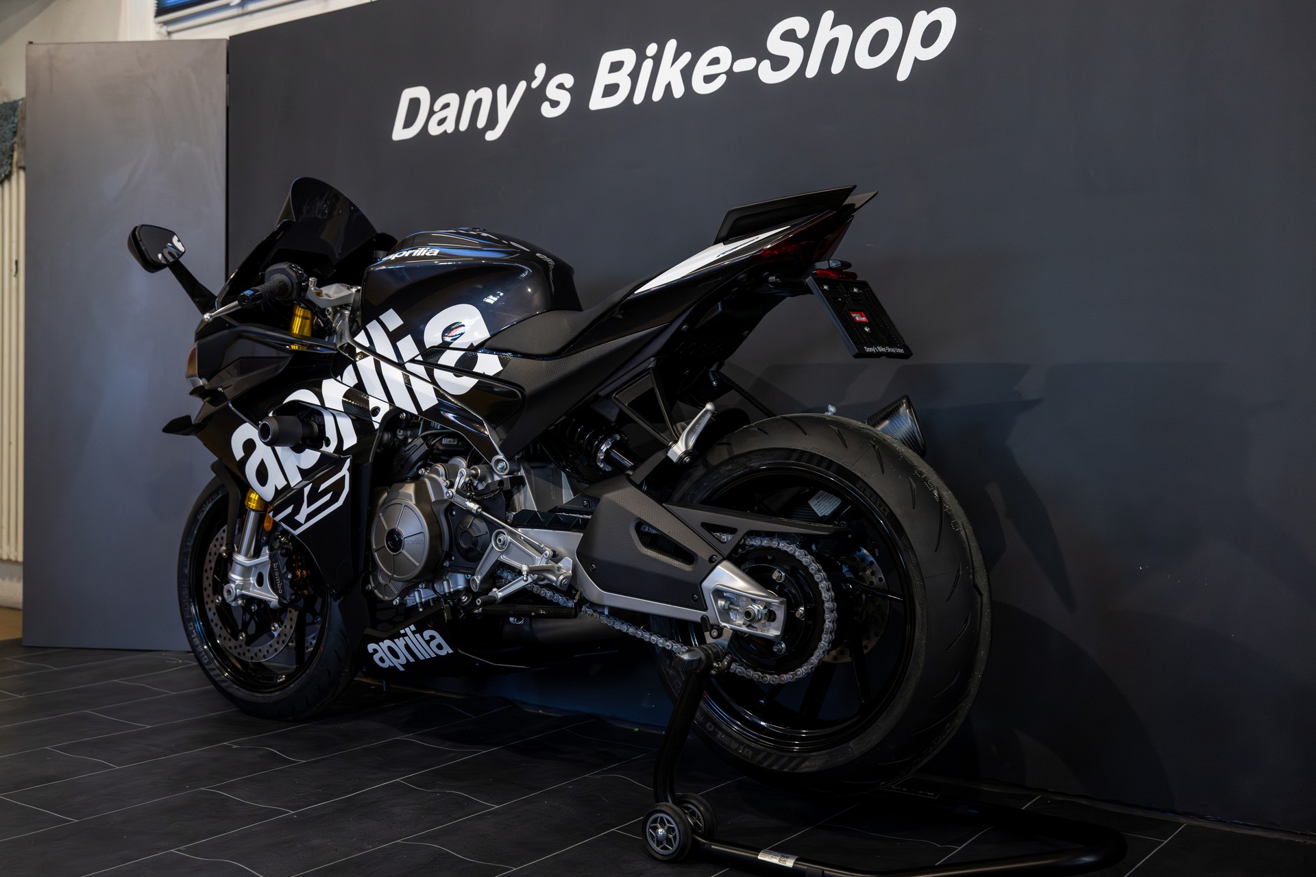 APRILIA RS 660 white contrast extended E5+ (35kW)-showroom-element-2
