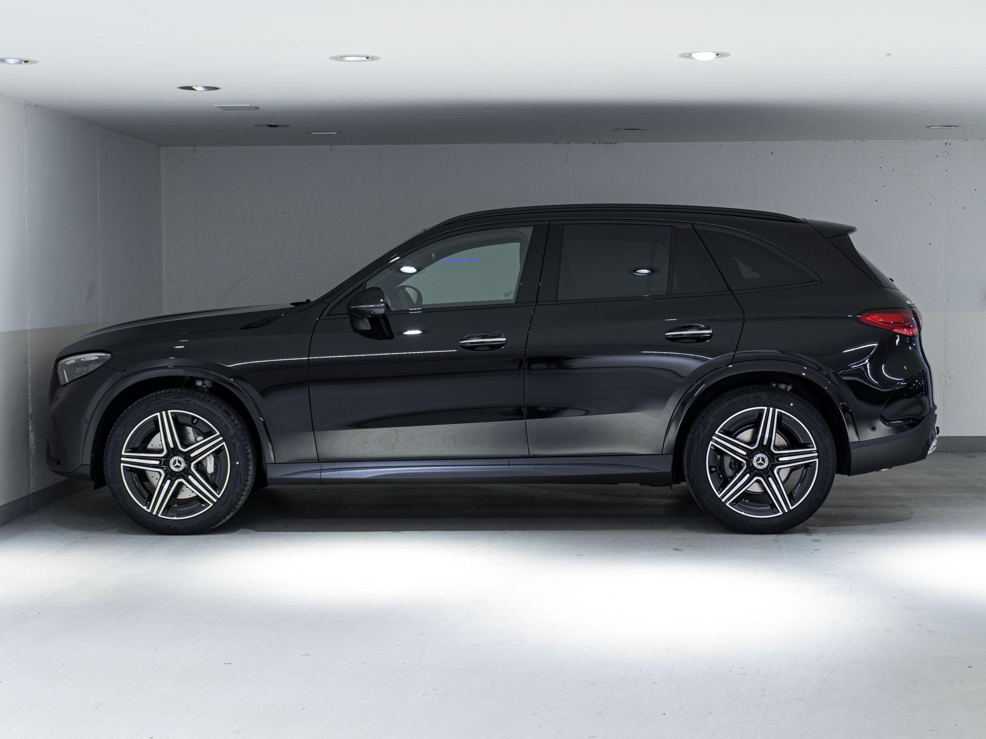MERCEDES-BENZ GLC 300 4MATIC-image-4