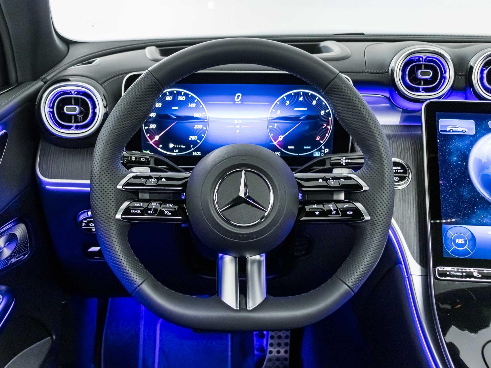 MERCEDES-BENZ GLC 300 4MATIC-image-11