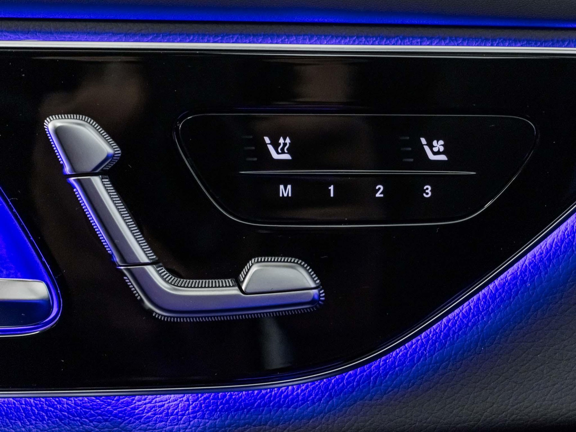 MERCEDES-BENZ GLC 300 4MATIC-image-12
