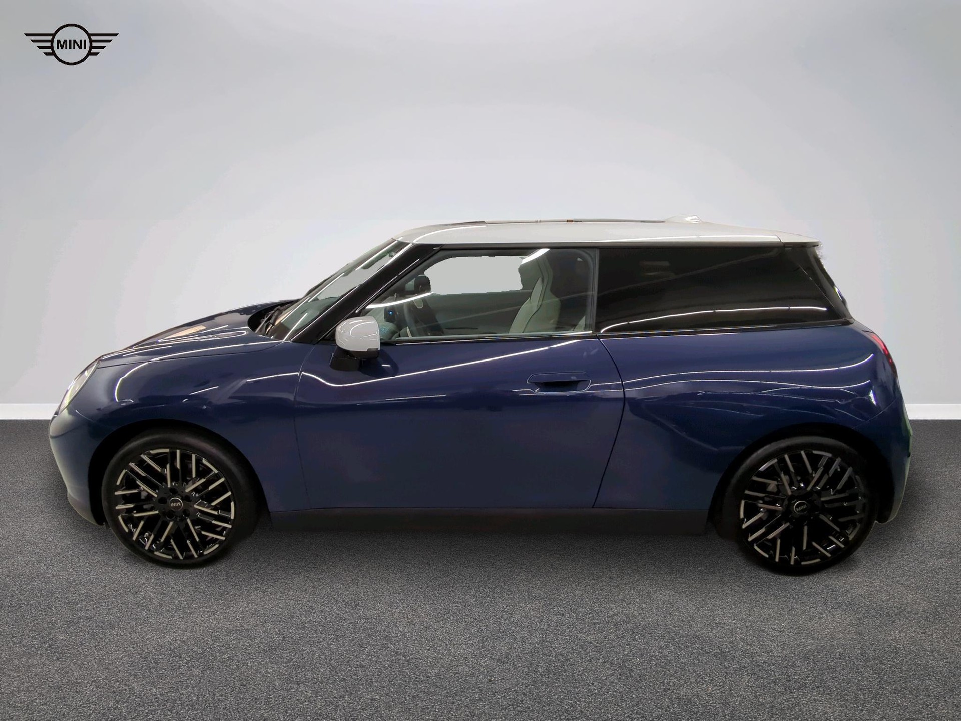 MINI Cooper SE-image-2