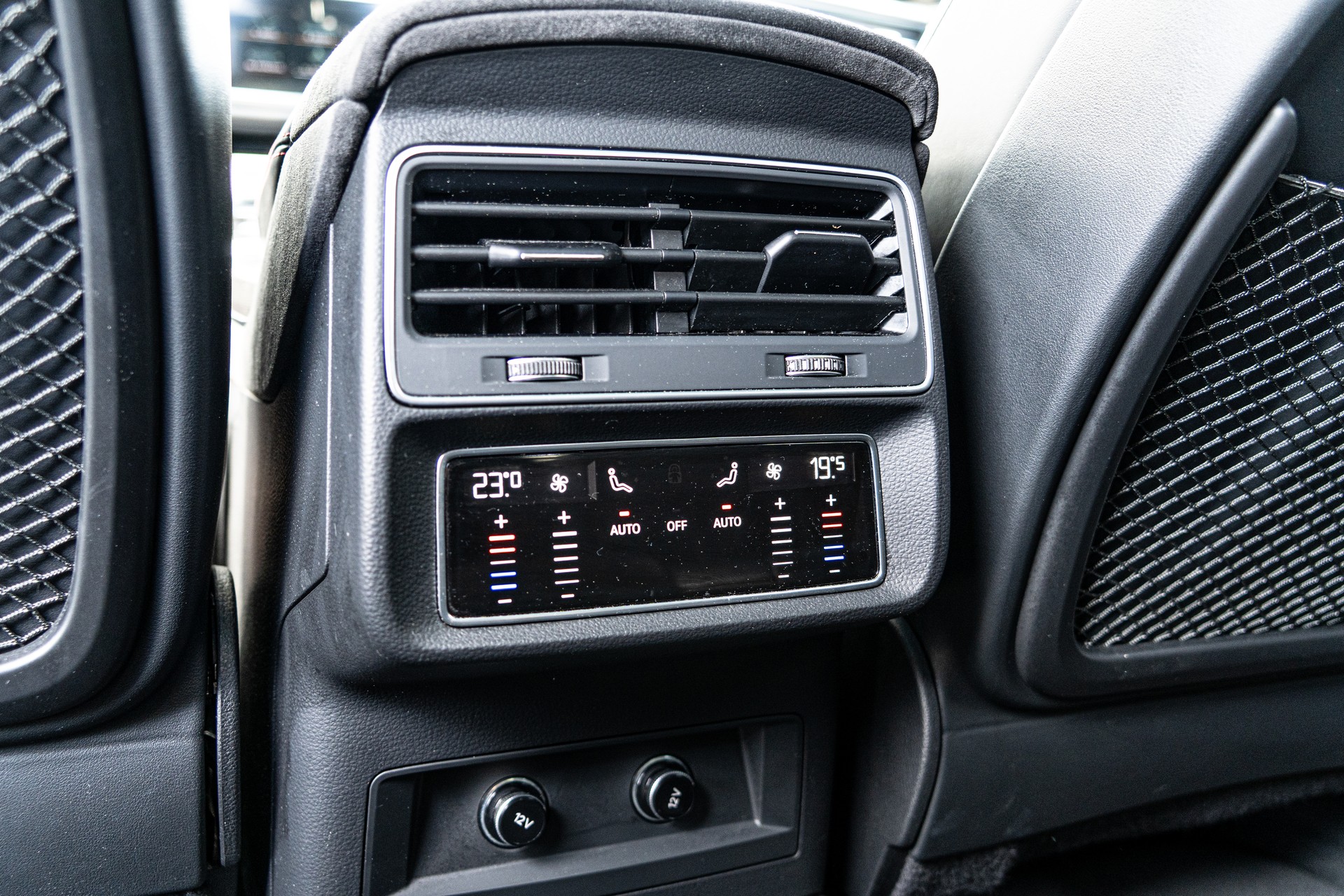 AUDI RSQ8 quattro tiptronic-image-30
