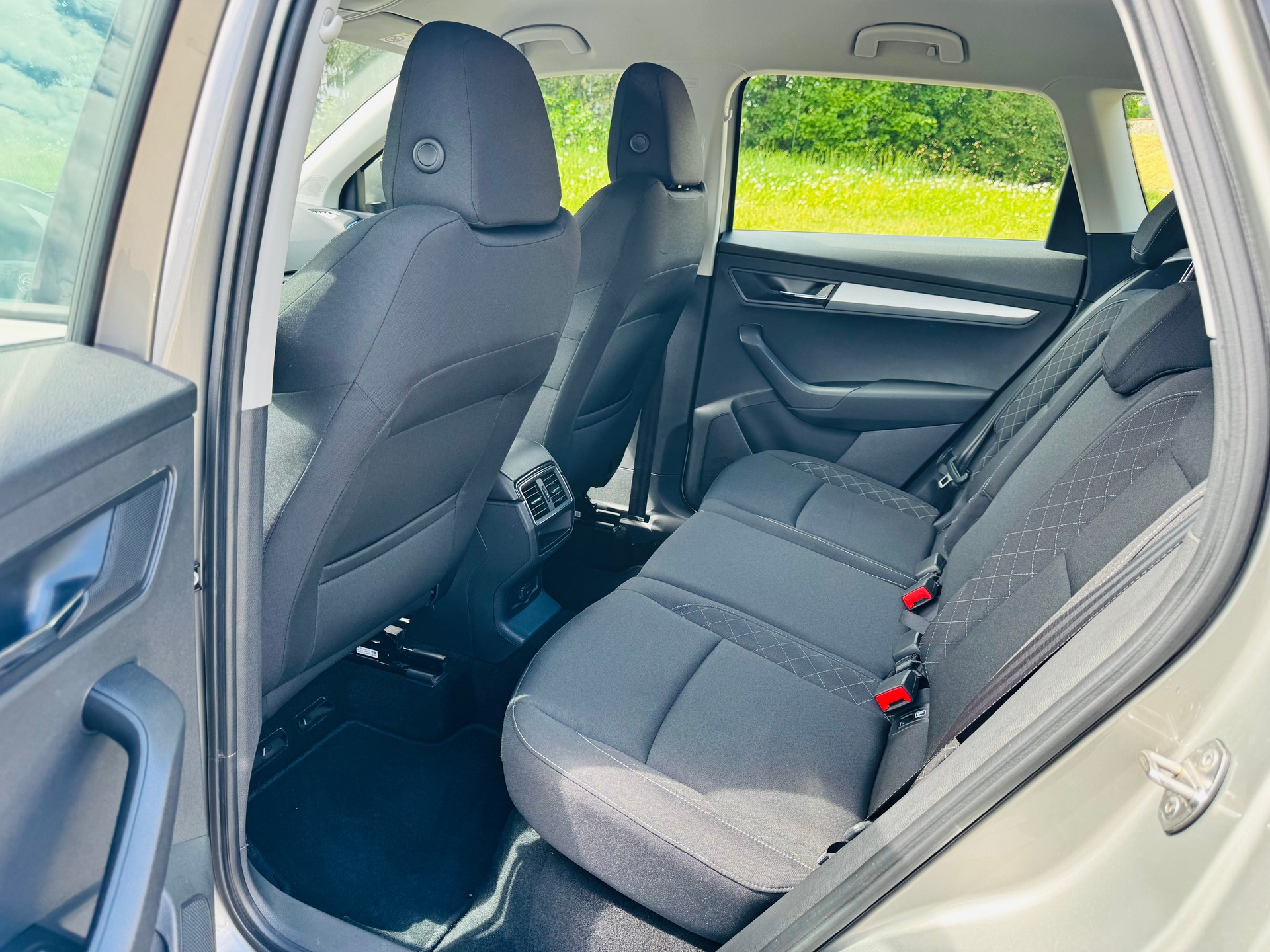 SKODA Karoq 1.0 TSI Ambition DSG-image-12