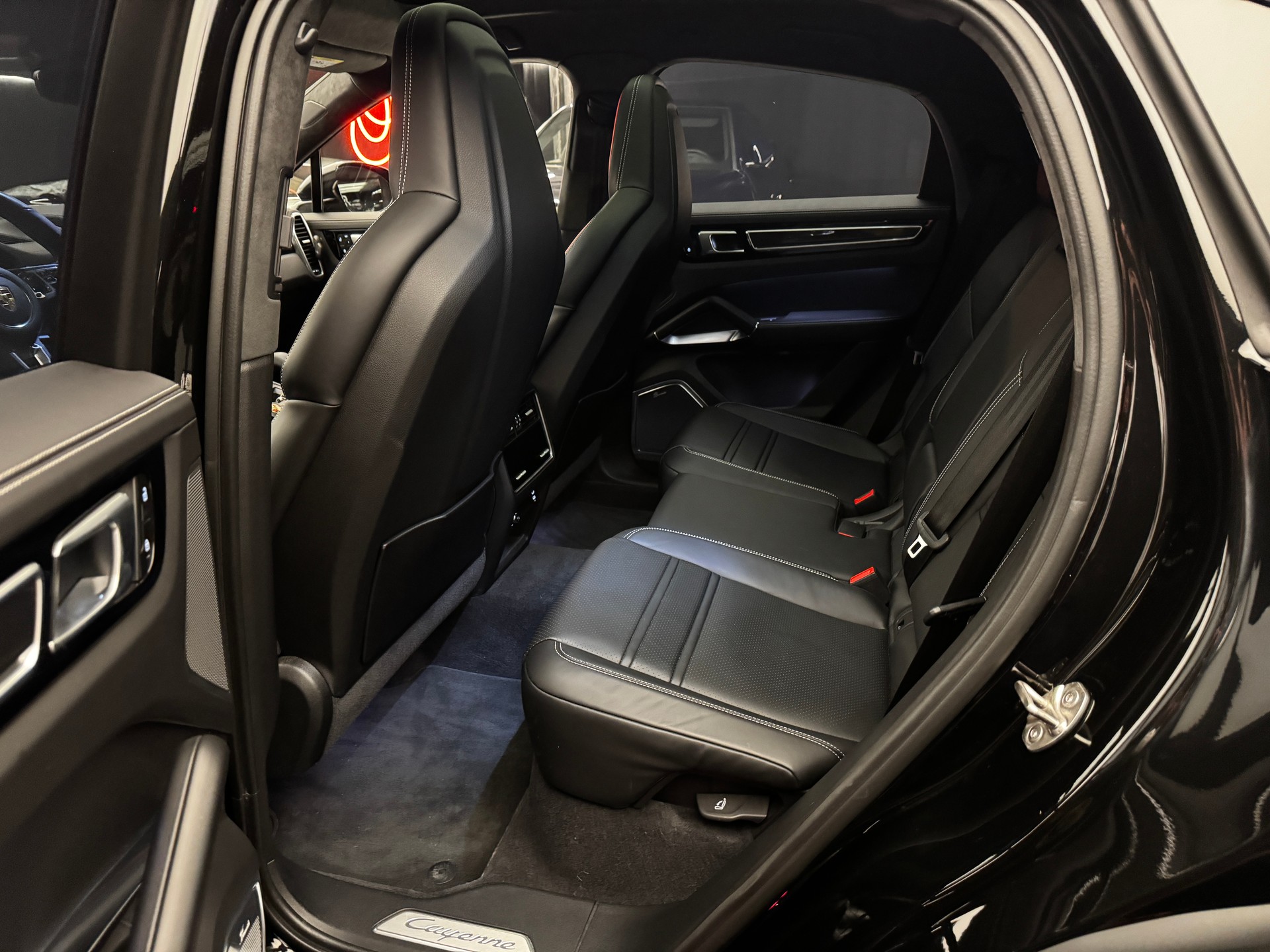 PORSCHE Cayenne Turbo Coupé S E-Hybrid-image-7