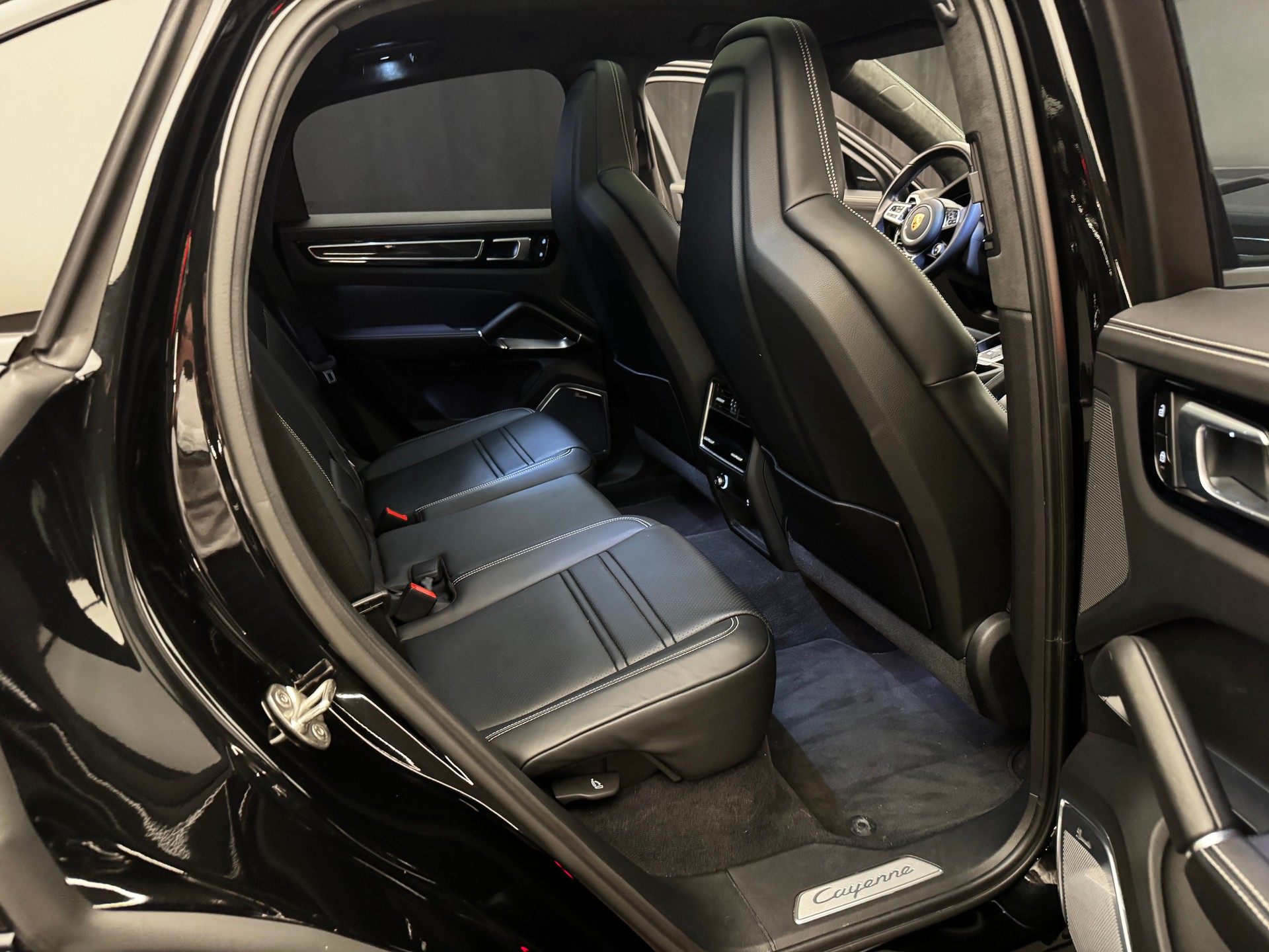 PORSCHE Cayenne Turbo Coupé S E-Hybrid-image-9