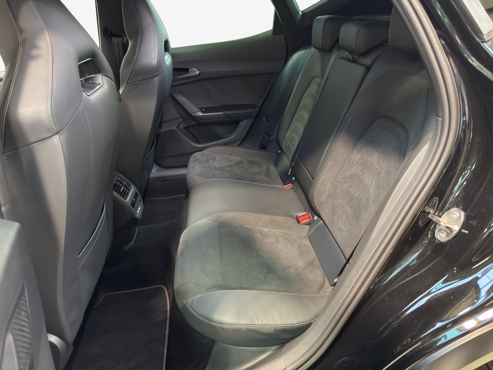 CUPRA Formentor 2.0TSI Tribe Edition DSG-image-11
