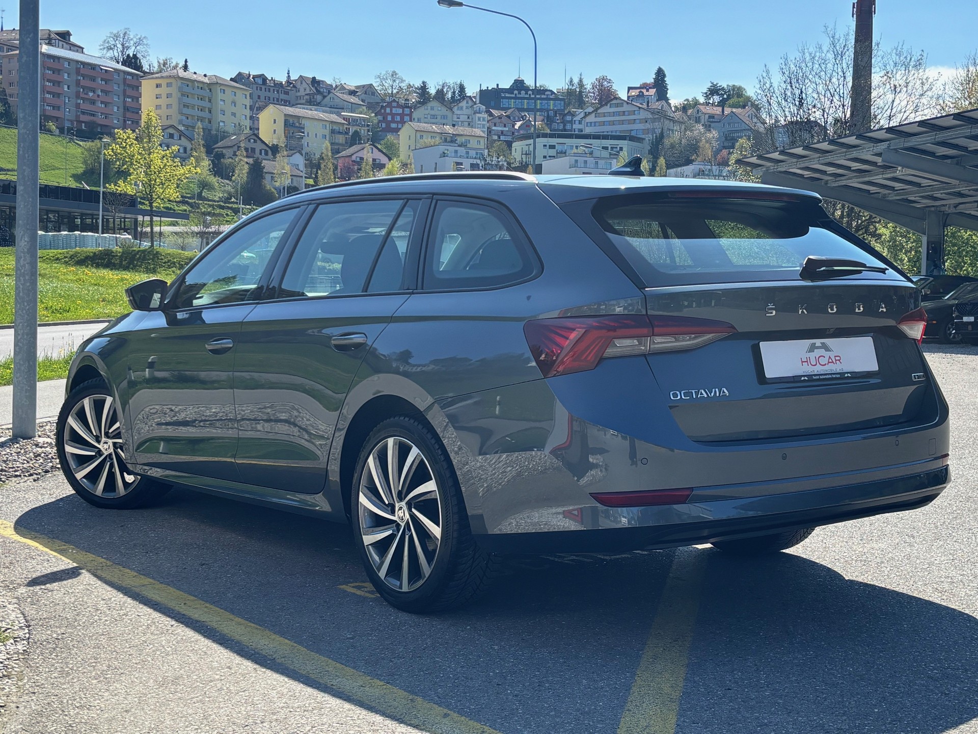 SKODA Octavia Combi 1.0 mHEV Style DSG-image-1