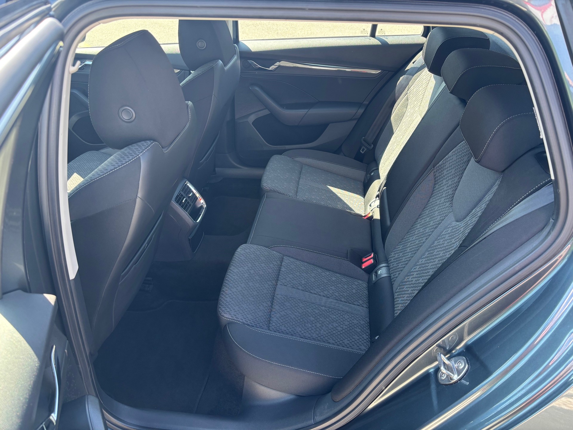 SKODA Octavia Combi 1.0 mHEV Style DSG-image-13