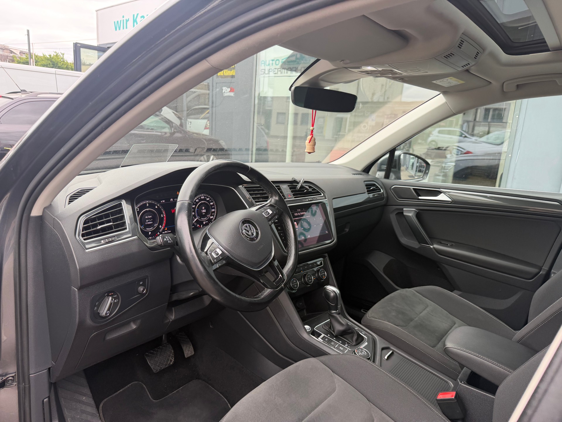 VW Tiguan 2.0 TDI SCR Highline 4Motion DSG-image-14