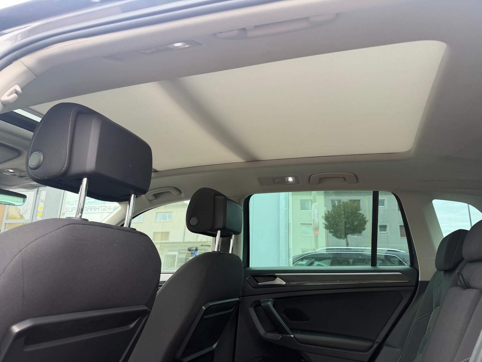 VW Tiguan 2.0 TDI SCR Highline 4Motion DSG-image-12