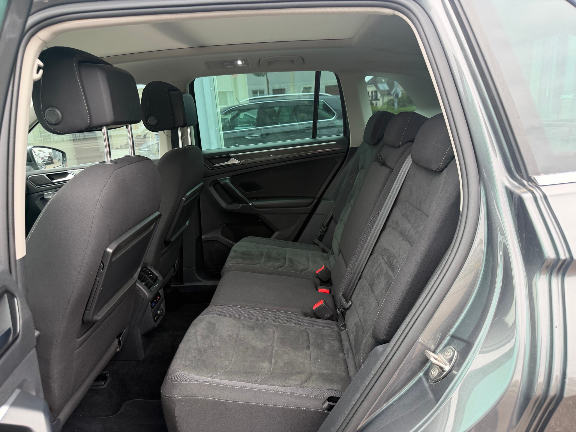 VW Tiguan 2.0 TDI SCR Highline 4Motion DSG-image-11