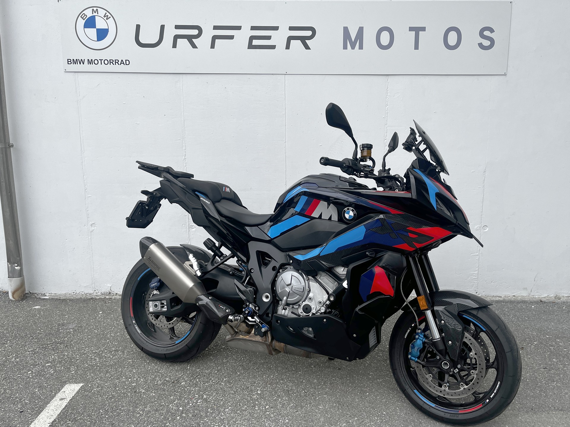 BMW M 1000 XR-showroom-element-1