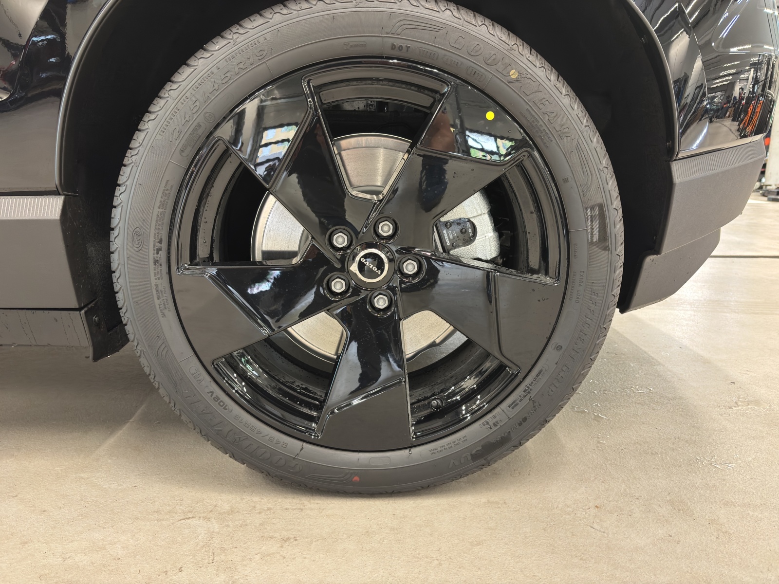 VOLVO EX30 Plus XCENTRIC Black Edition-image-14