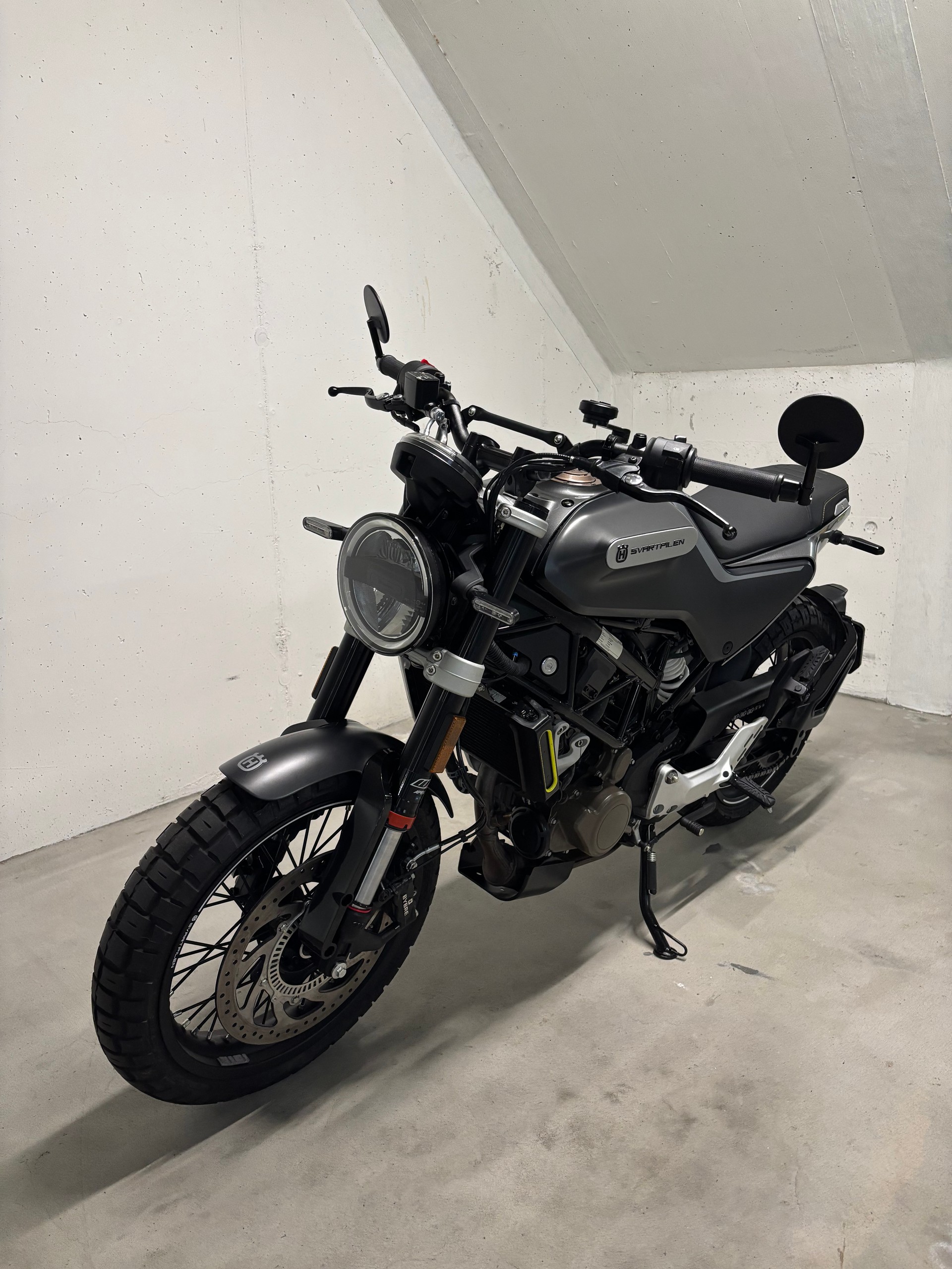HUSQVARNA Svartpilen 125