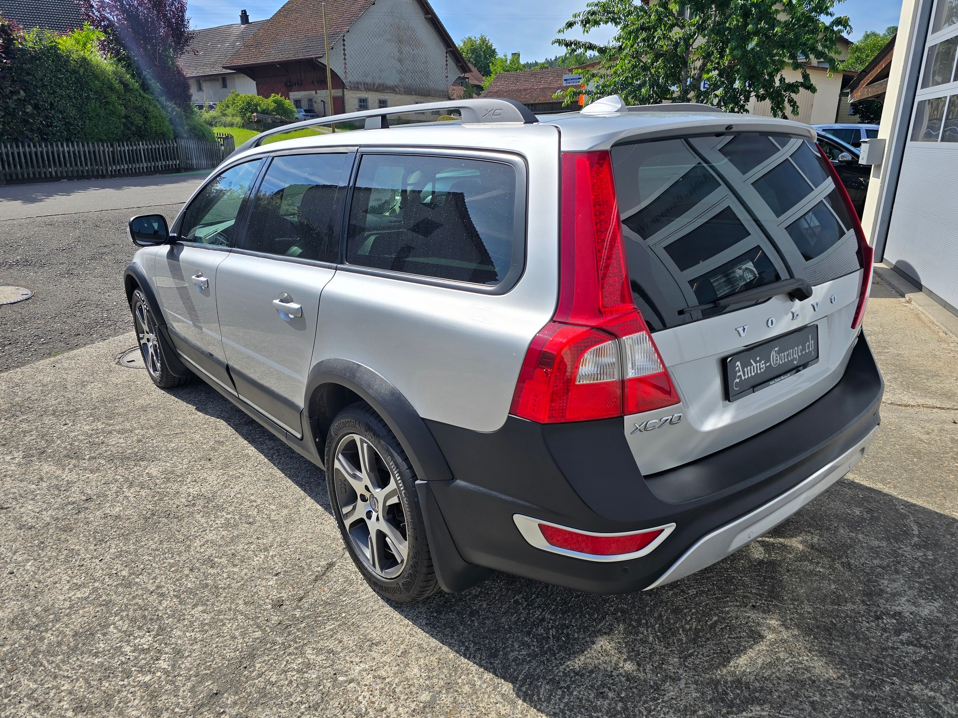 VOLVO XC70 D5 AWD Summum Geartronic-image-2