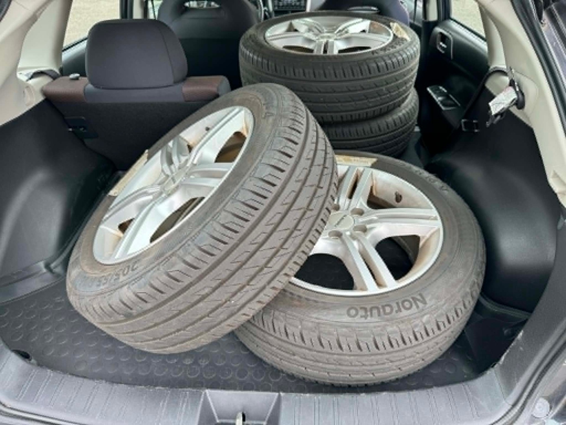 SUBARU Impreza 2.0XV Style-image-9