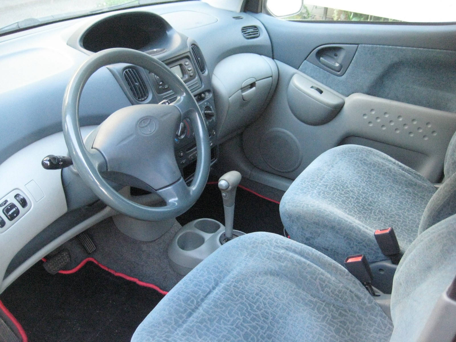 TOYOTA Yaris Verso 1.3 Linea Luna-image-5