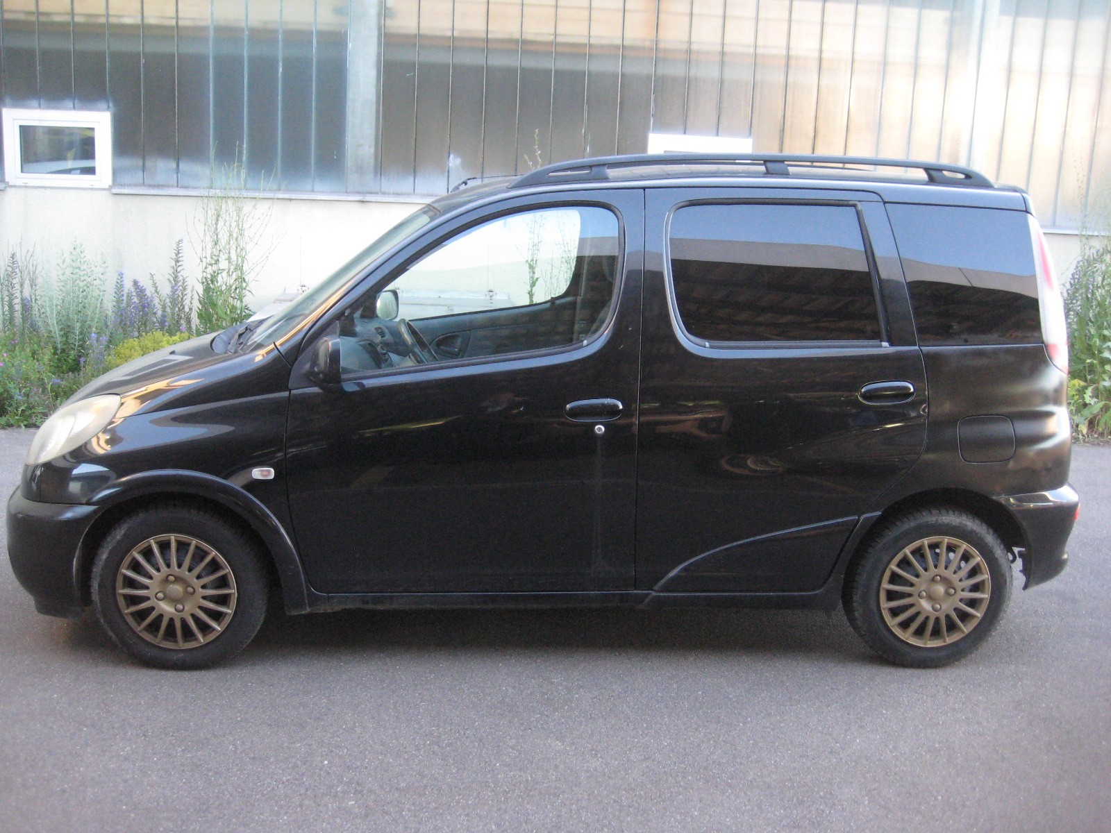 TOYOTA Yaris Verso 1.3 Linea Luna-image-1