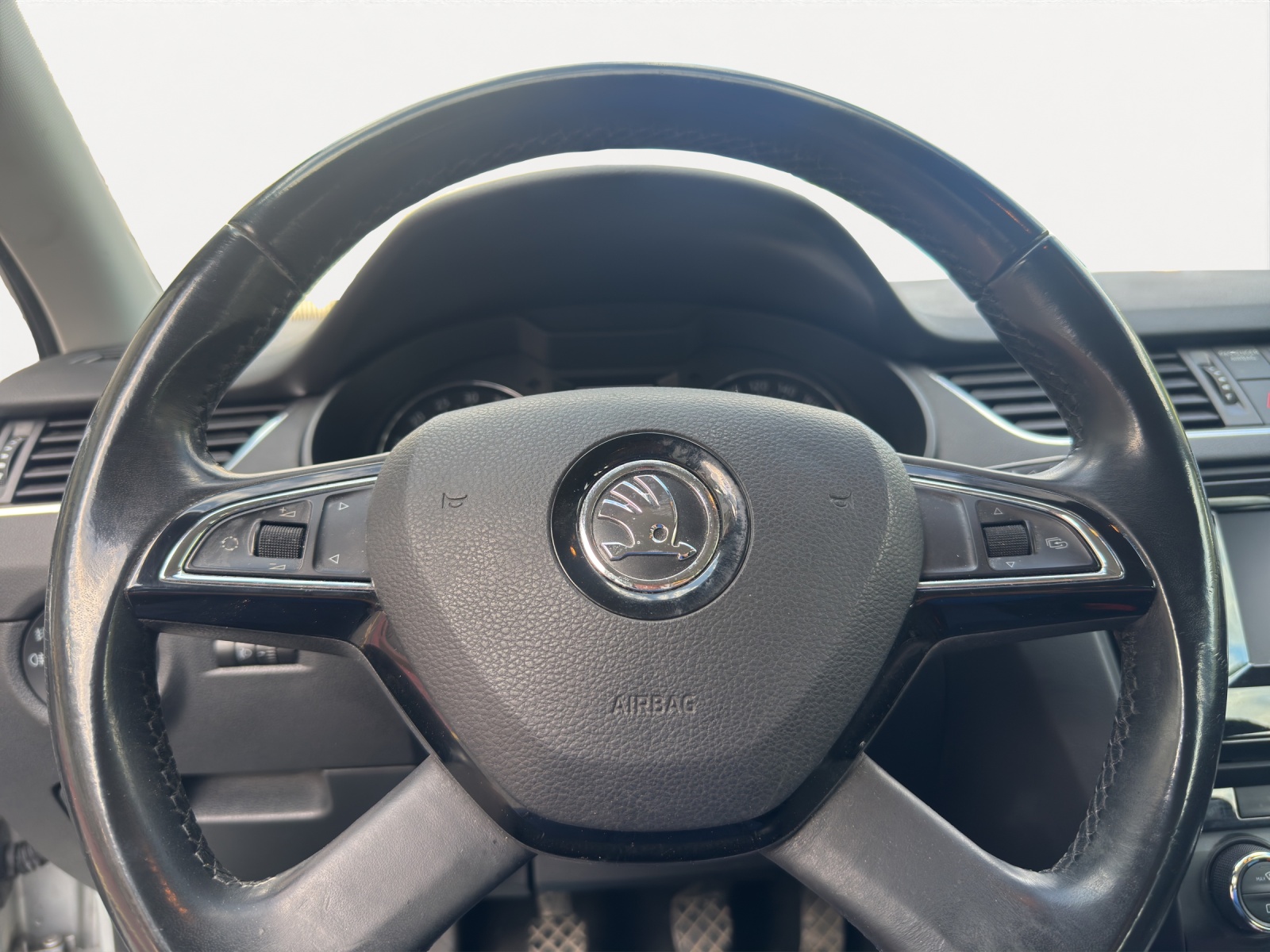 SKODA Octavia Combi 1.6 TDI Ambition 4x4-image-9