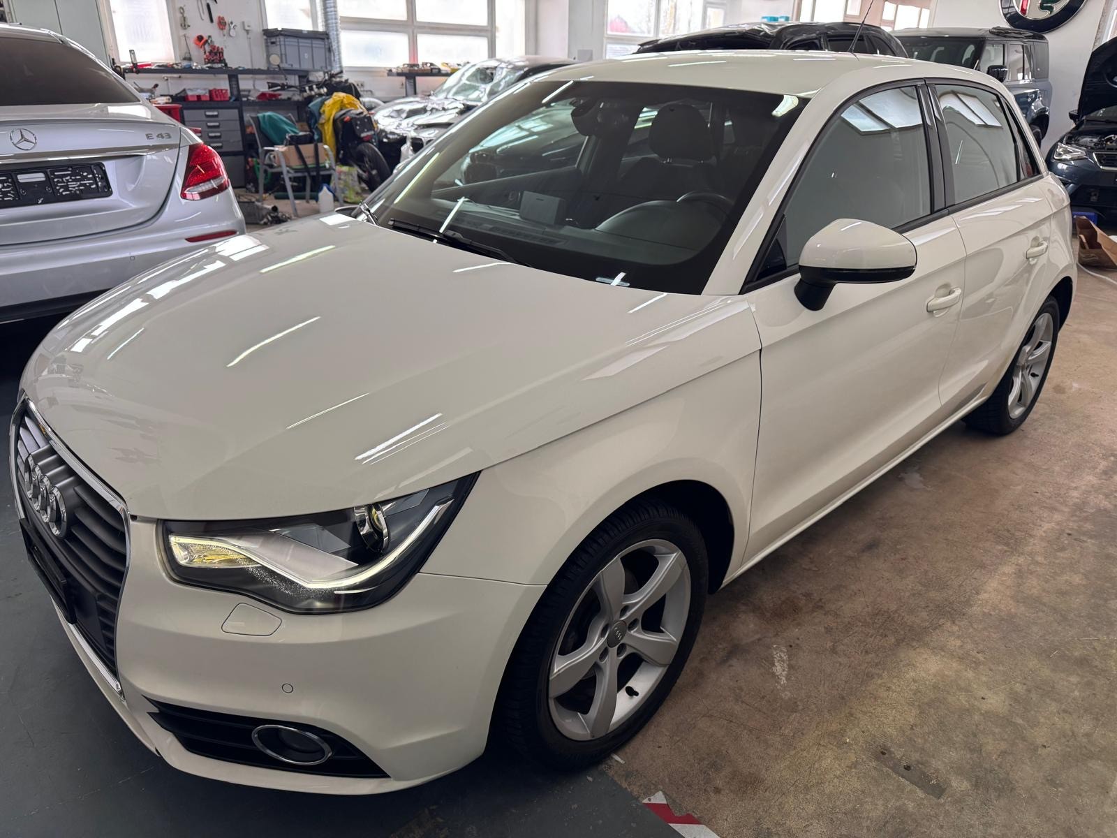AUDI A1 Sportback 1.2 TFSI Ambition-image-1