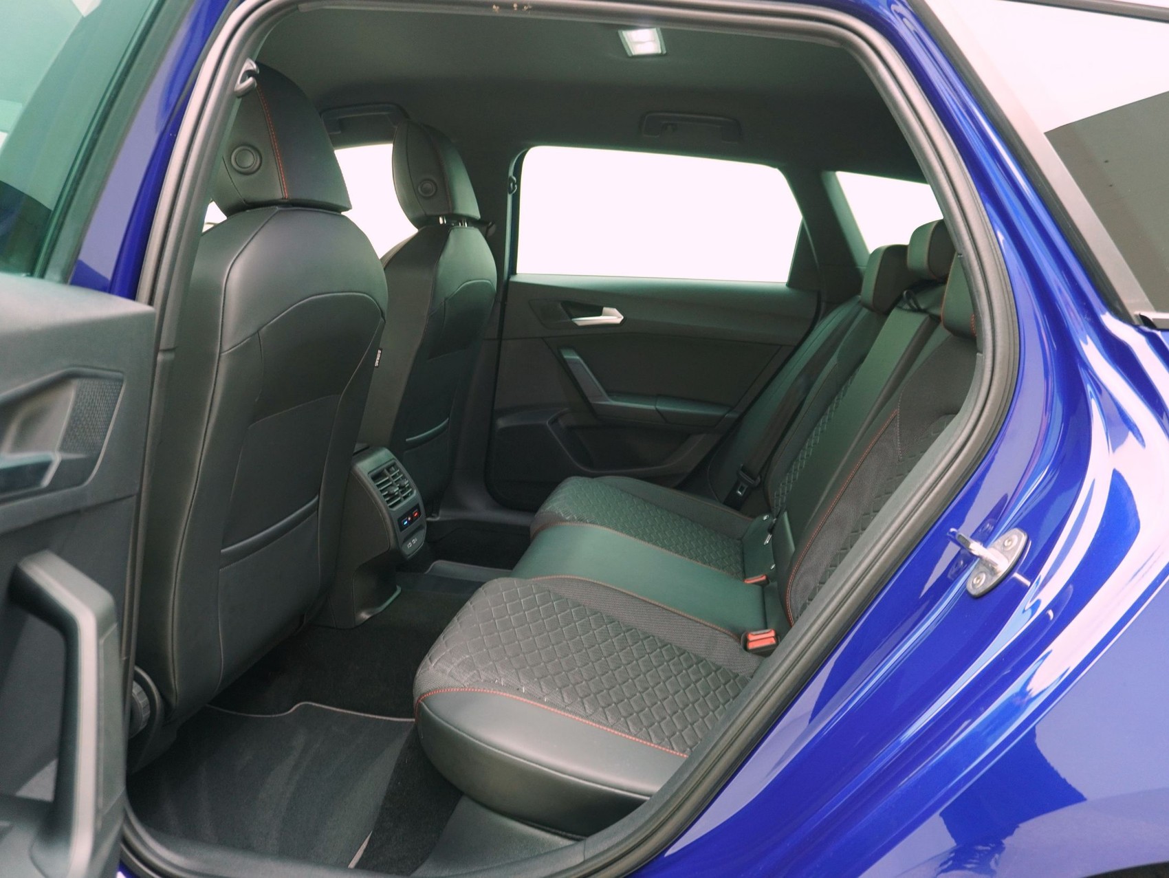 SEAT Leon ST 1.4 DSG eHybrid FR-image-11