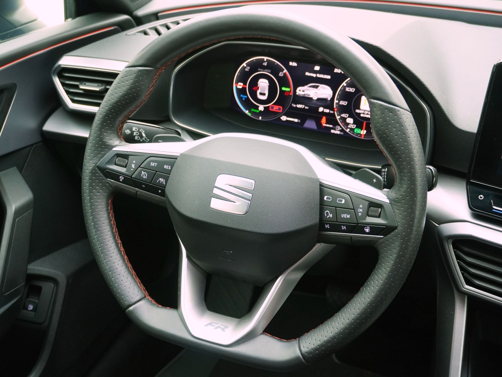 SEAT Leon ST 1.4 DSG eHybrid FR-image-10