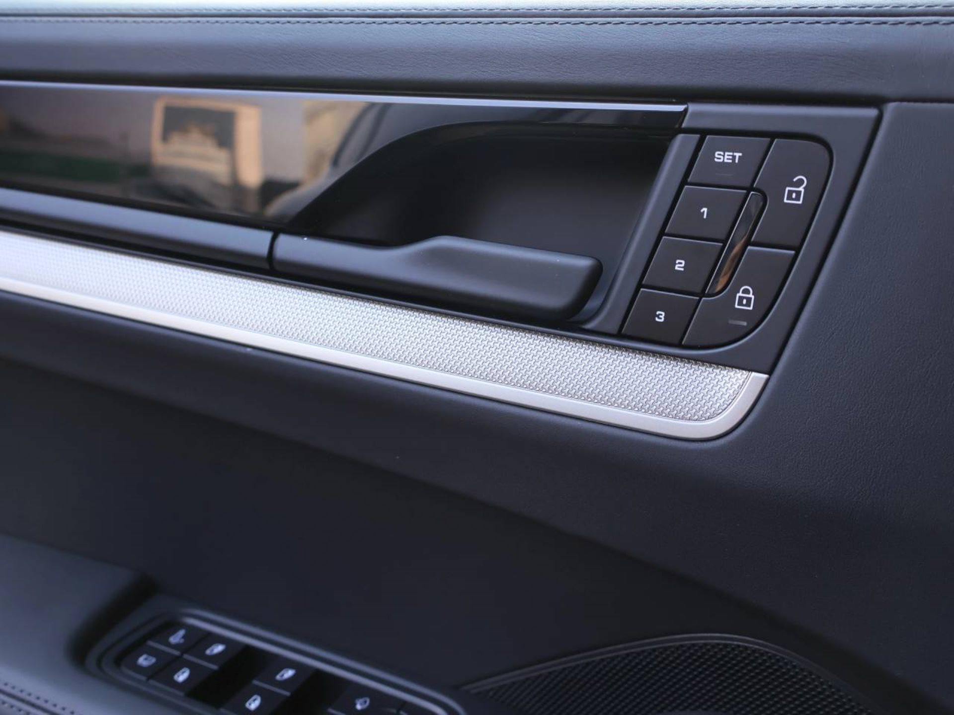 PORSCHE Cayenne E-Hybrid Coupé-image-27